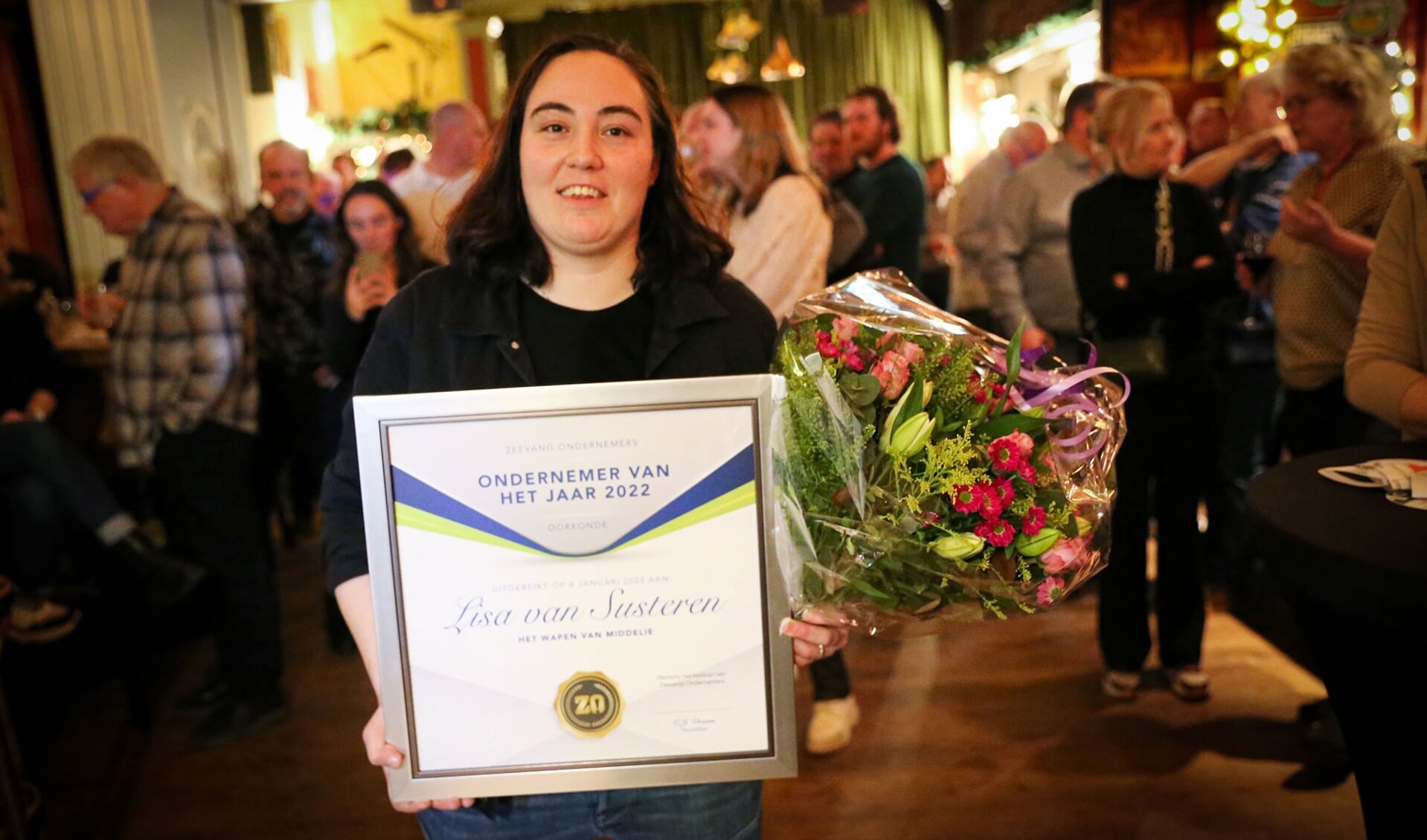 Een blij verraste Lisa van Susteren: Ondernemer van het jaar in Zeevang.