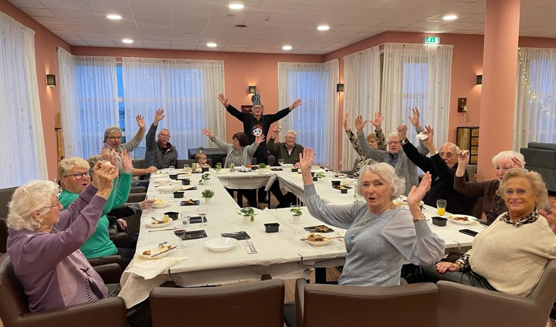 Bewoners van de Boulevard zijn in jubelstemming. Ze kunnen de gazenwasser weer zien. 