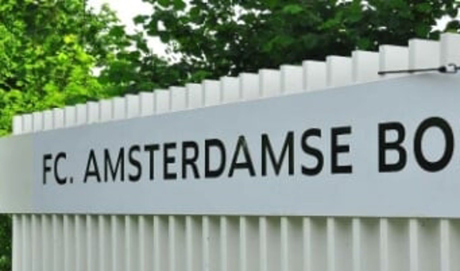 Bij FC Amsterdamse Bos wordt een voetbaltoernooi gehouden.