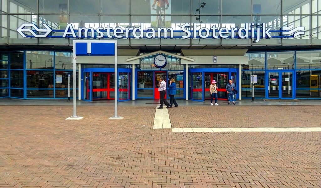Er komen veel fiets- en voetpaden en openbaar vervoer, waaronder een metro van station Sloterdijk door het gebied naar Amsterdam Centraal.