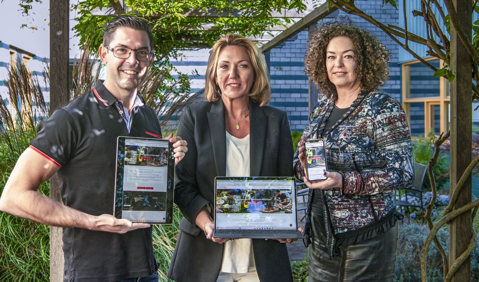 Chris Ceinos, Sylvia Dekker en Janine Schaap zijn trots op de digitale Vacaturebank.
