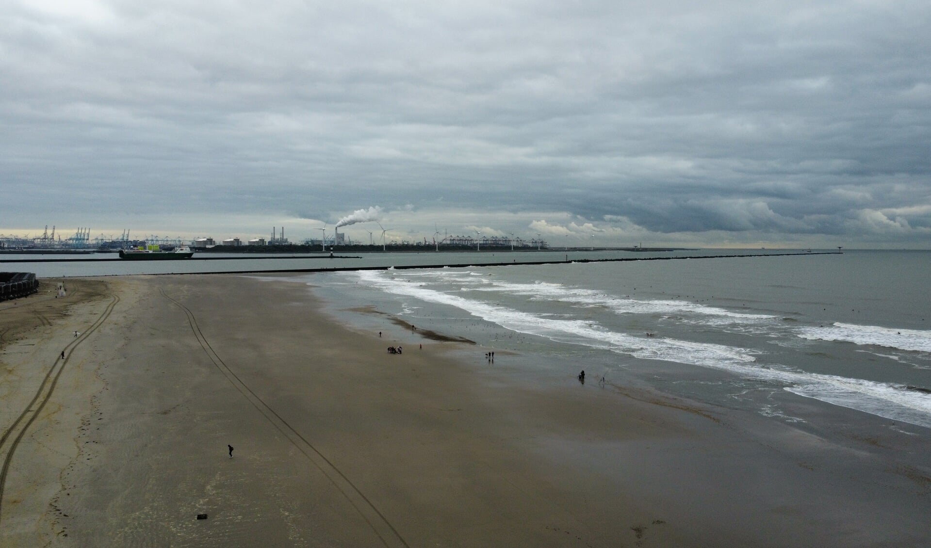 Drone beelden van strand van Hoek van Holland 