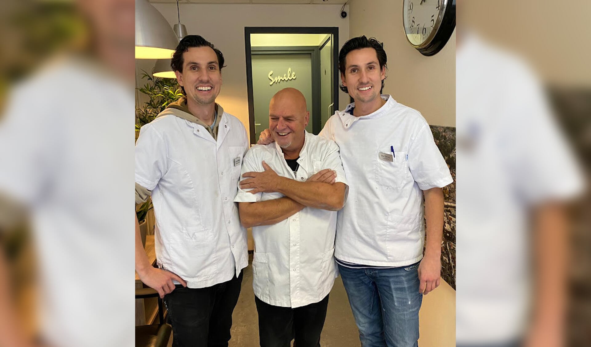 Drie Saense TandMeesters, samen goed voor drie jaar succesvol werken aan het geven van (weer) lachende gezichten bij hun klanten.  
