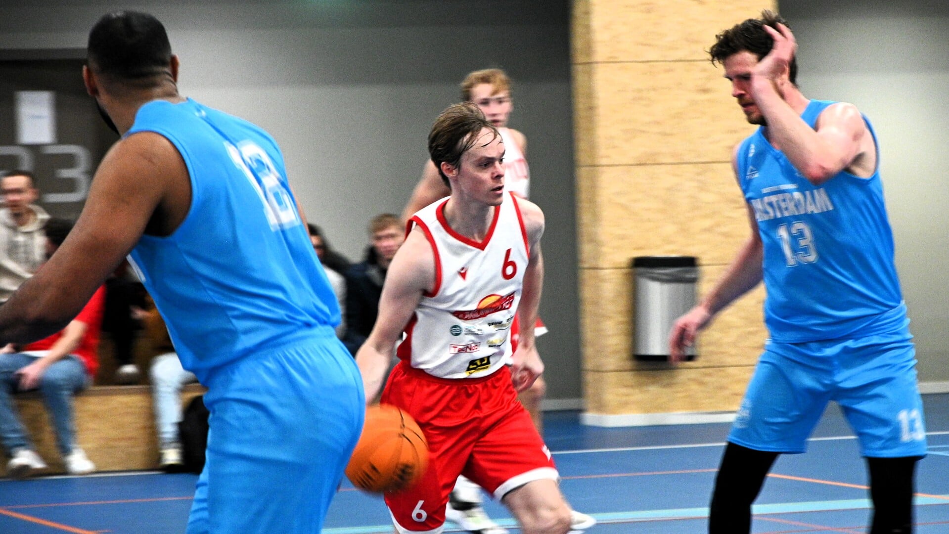 Lokomotief Mannen 1 speelt in de hoogste amateur basketbal competitie van Nederland.