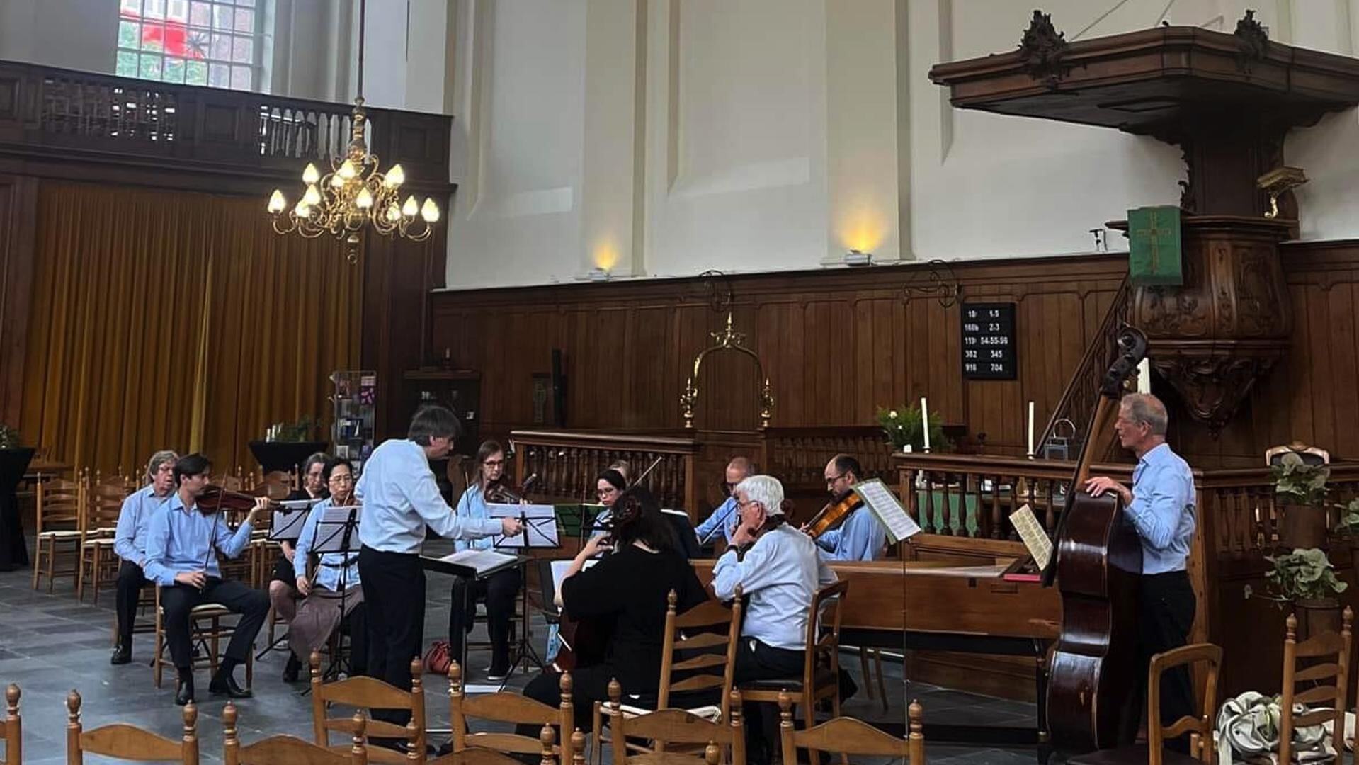 Het Haagse strijkorkest speelt het gevonden werk van Bob van der Wel zaterdag in de Lutherse kerk aan de Lutherse Burgwal 7 in de binnenstad van Den Haag.