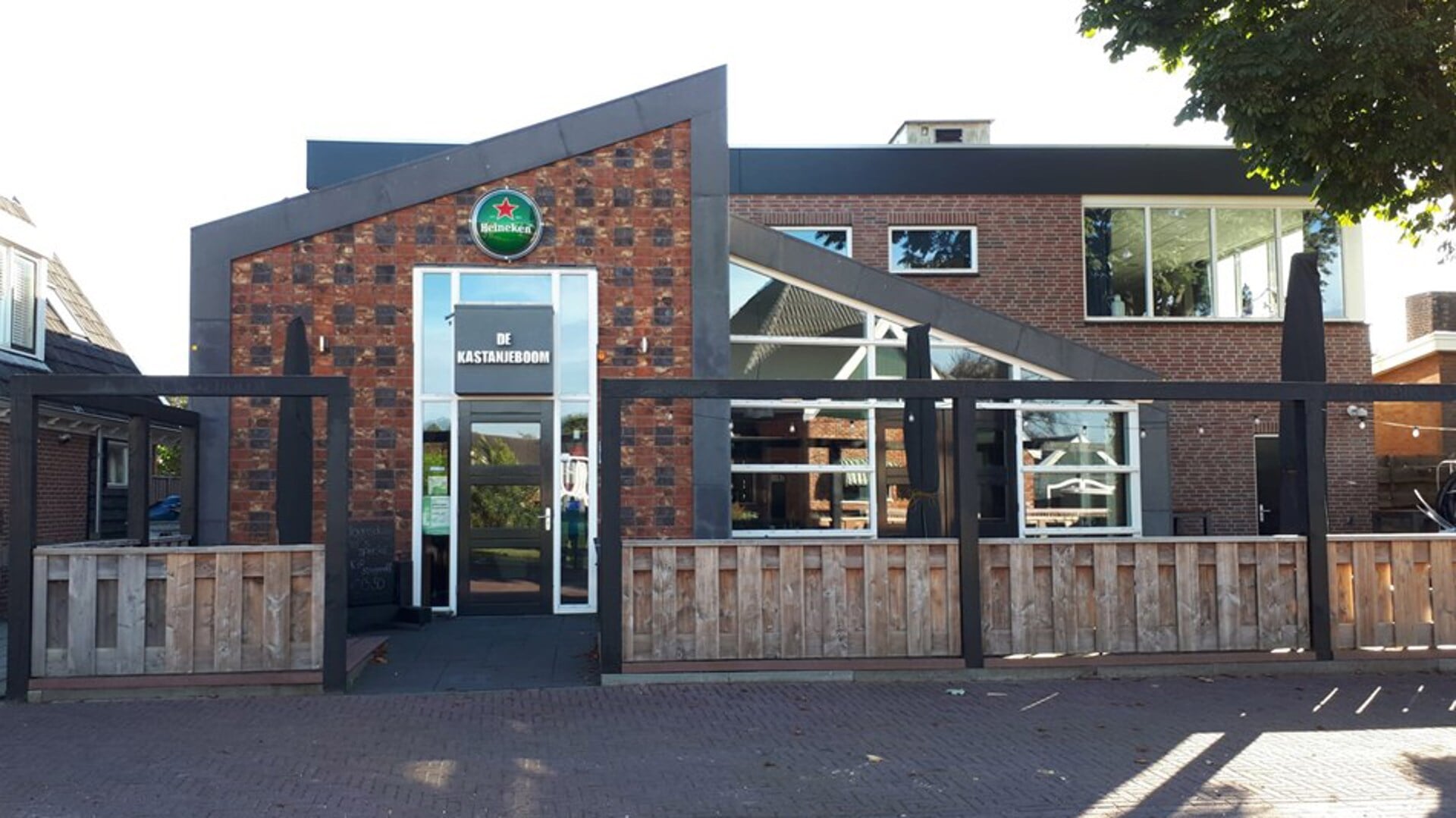 Dit alles vindt plaats in Dorpshuis De Kastanjeboom.