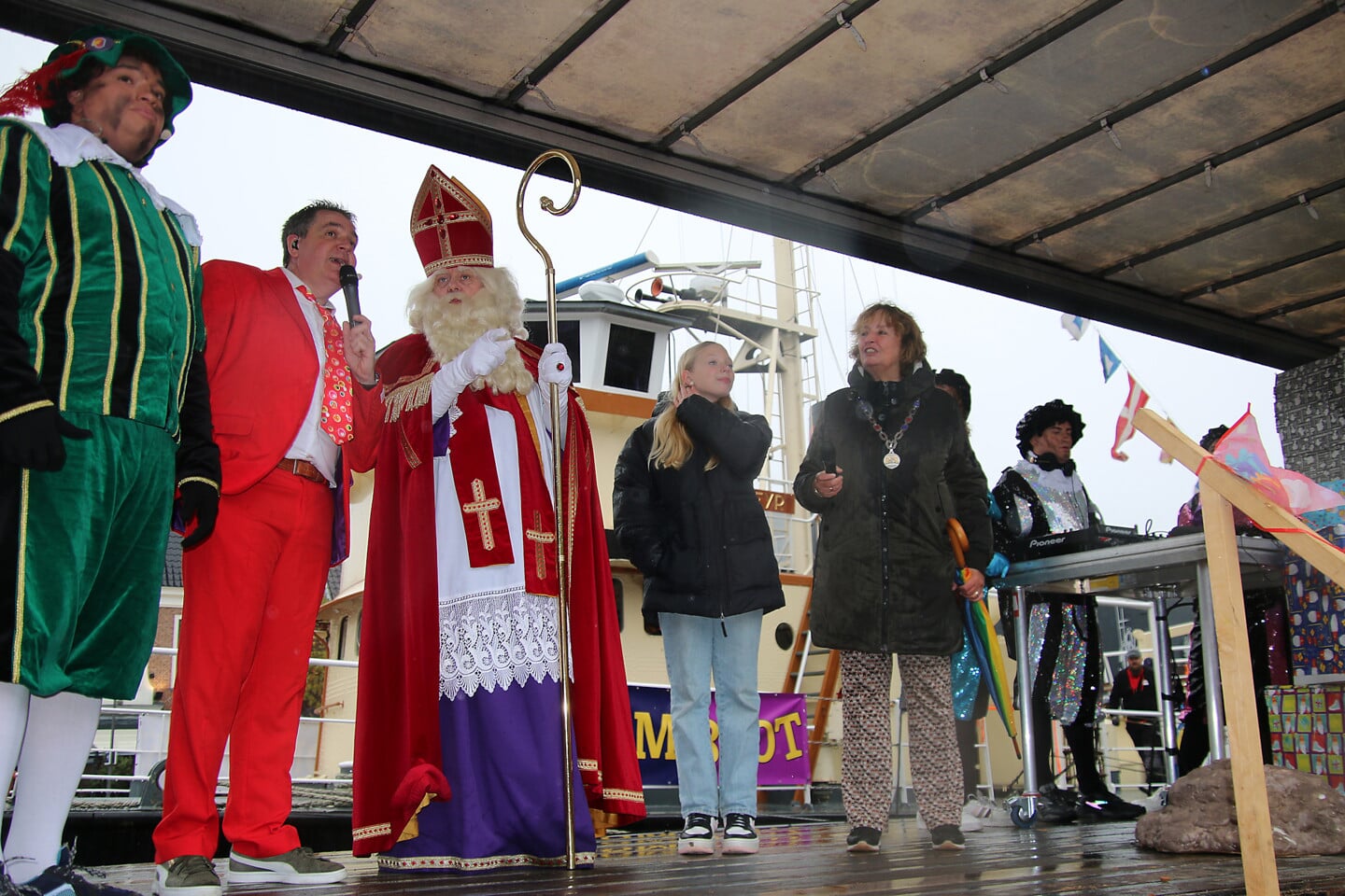 Burgemeester Liesbeth Spies geeft een welkomspraatje.