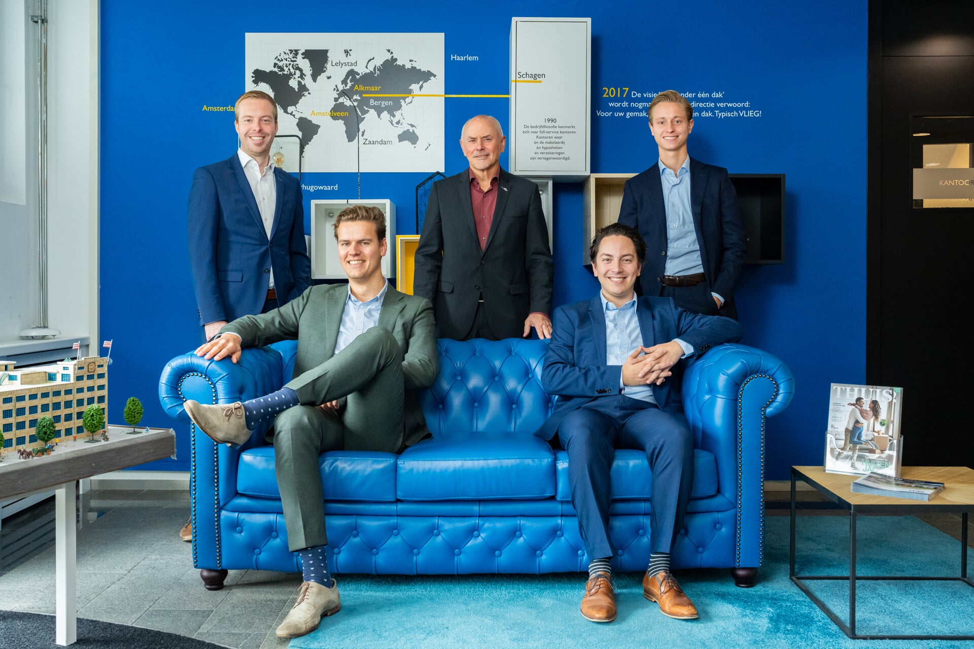 Een deel van het team van VLIEG Bedrijfsmakelaars. V.l.n.r. staand: Robin Niele, Jan Gielis, Boy Groen. Zittend links Xander Blankestijn, en rechts Jeffrey Walker. 