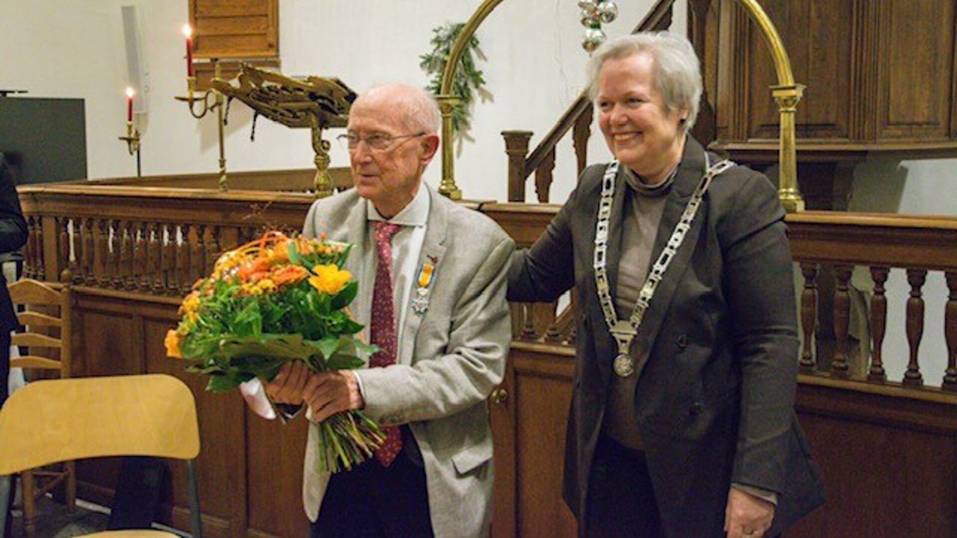 Pastor Jan Veldt met burgemeester Karen Heerschop.