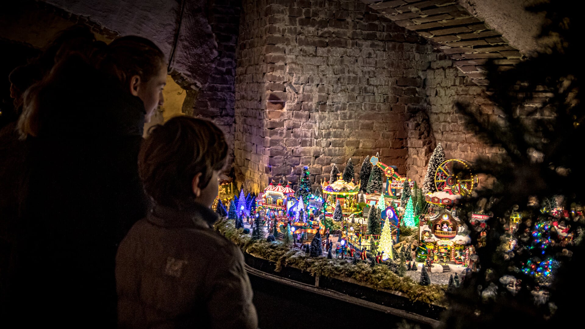  De ondergrondse crypte van de KoepelKathedraal is omgetoverd tot een sprookjesachtig en magisch kersttafereel 