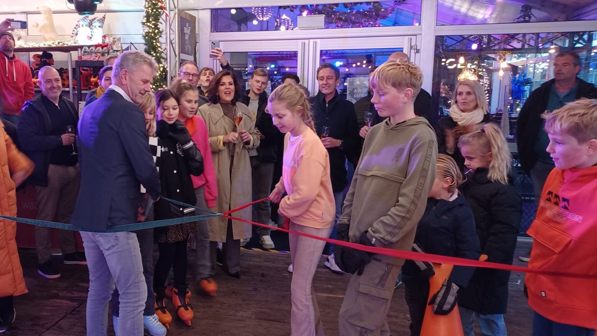 Opening van de schaatsbaan door burgemeester Martijn Smit.