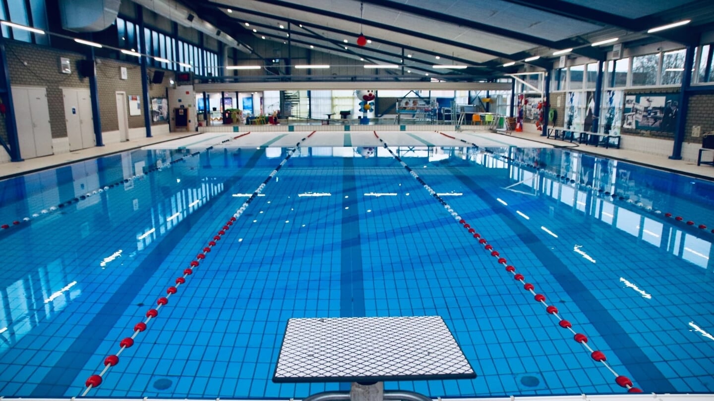 Zwembad Duikerdel is een van de sportaccommodaties die beheerd worden door Stichting Social Leisure.