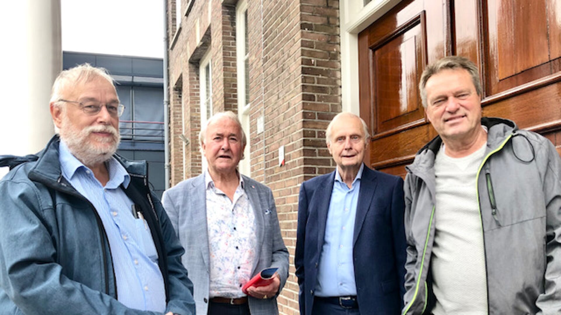 De mensen van Stichting IJmond IJzersterk (vlnr): Wim Moonen, Adrie Winkelaar, Bertus Berghuis en voorzitter Luuk Klaassen. Willem Jonkman ontbreekt.