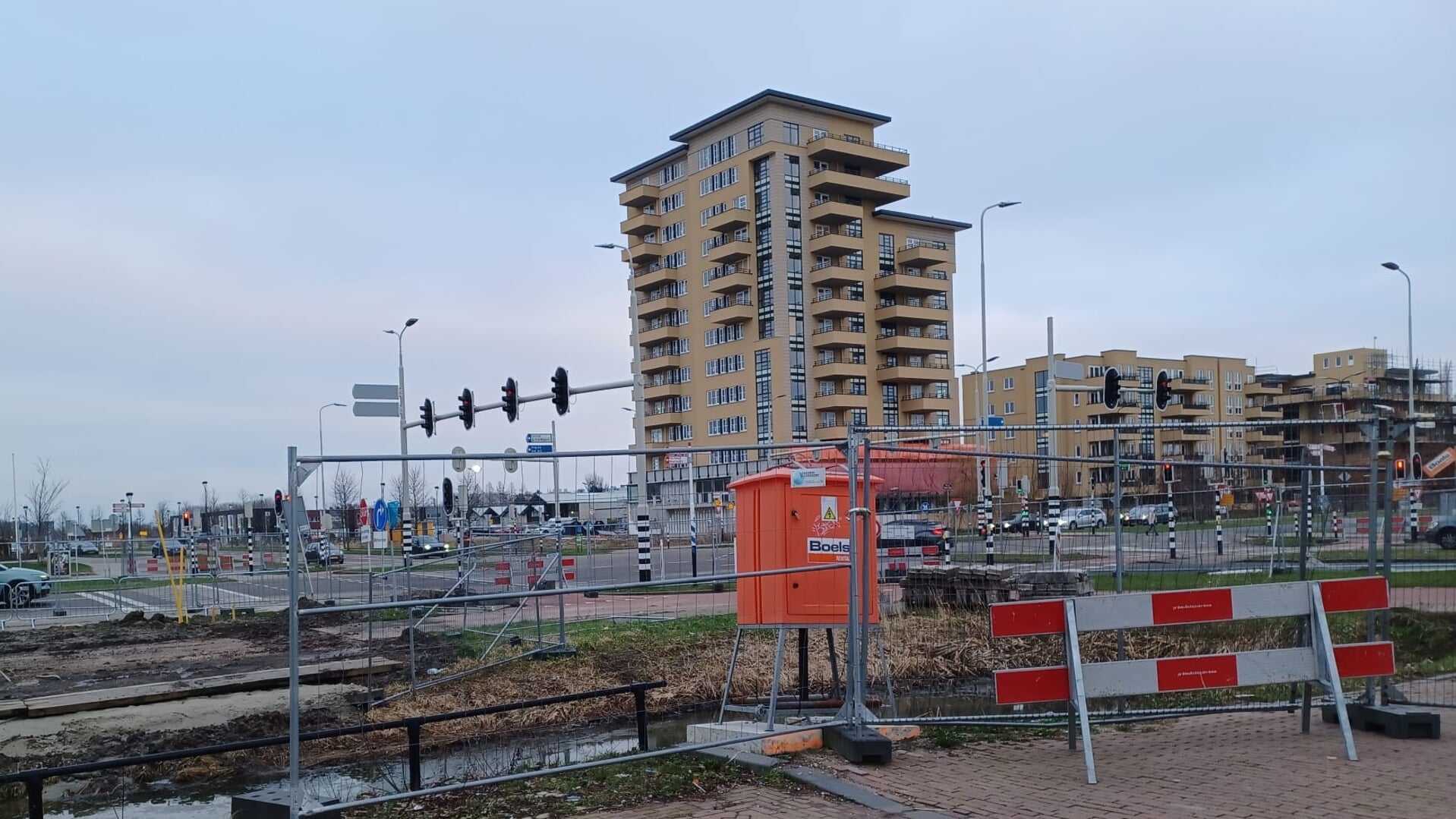 Afsluitingen bij de Prinses Beatrixlaan ter hoogte van RijswijkBuiten, januari 2023. De werkzaamheden hier duren nog tot oktober/november 2023.