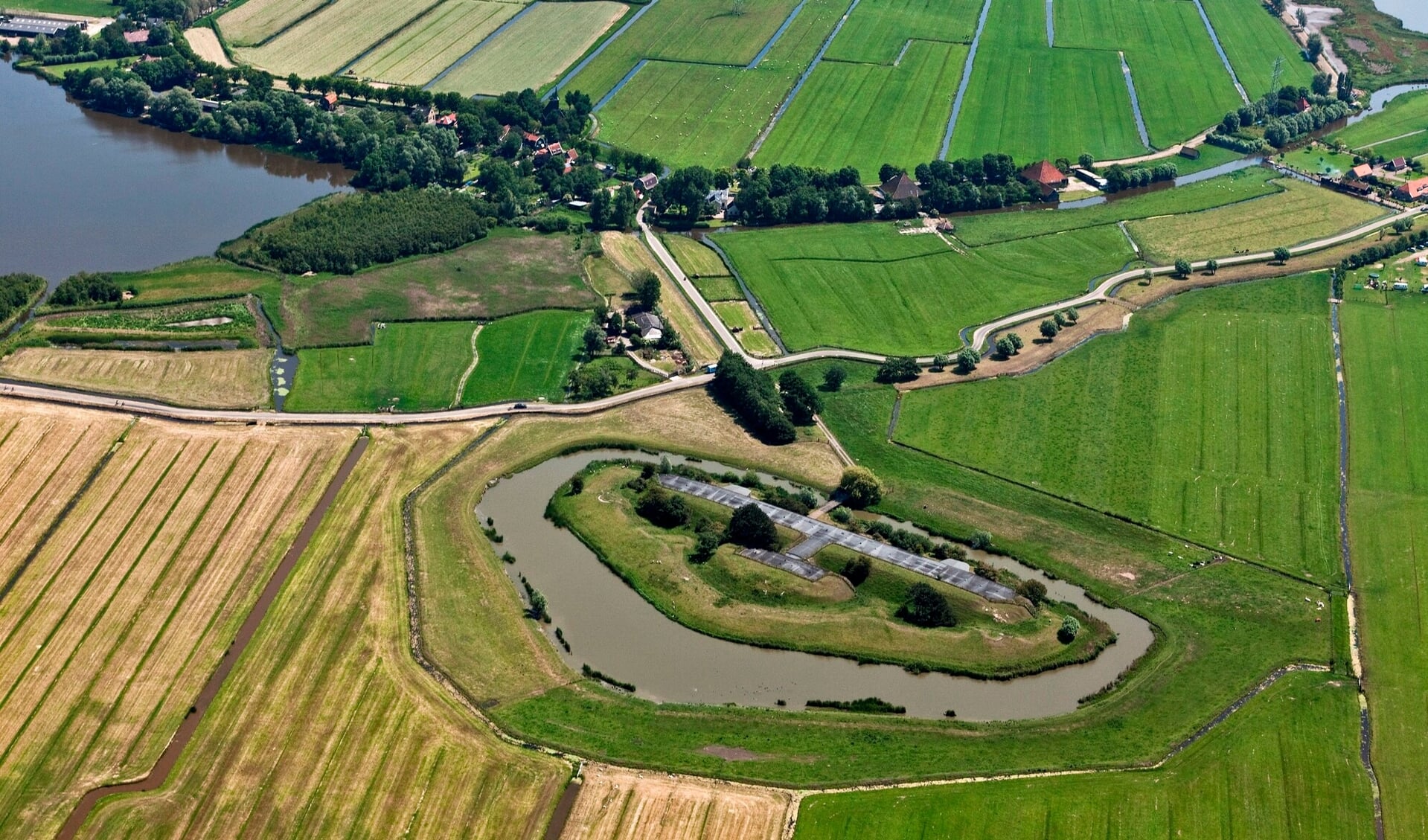 Fort bij Krommeniedijk is één van 46 forten van de Stelling van Amsterdam. 