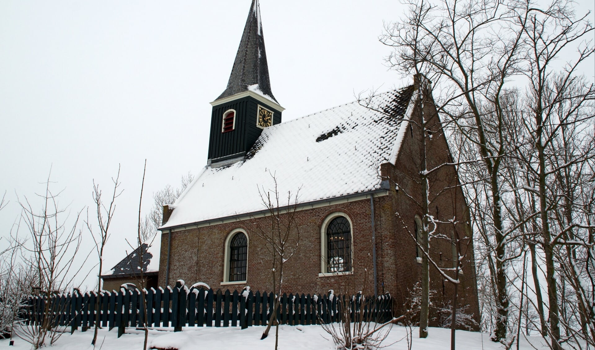 Het mooie kerkje van Eenigenburg.