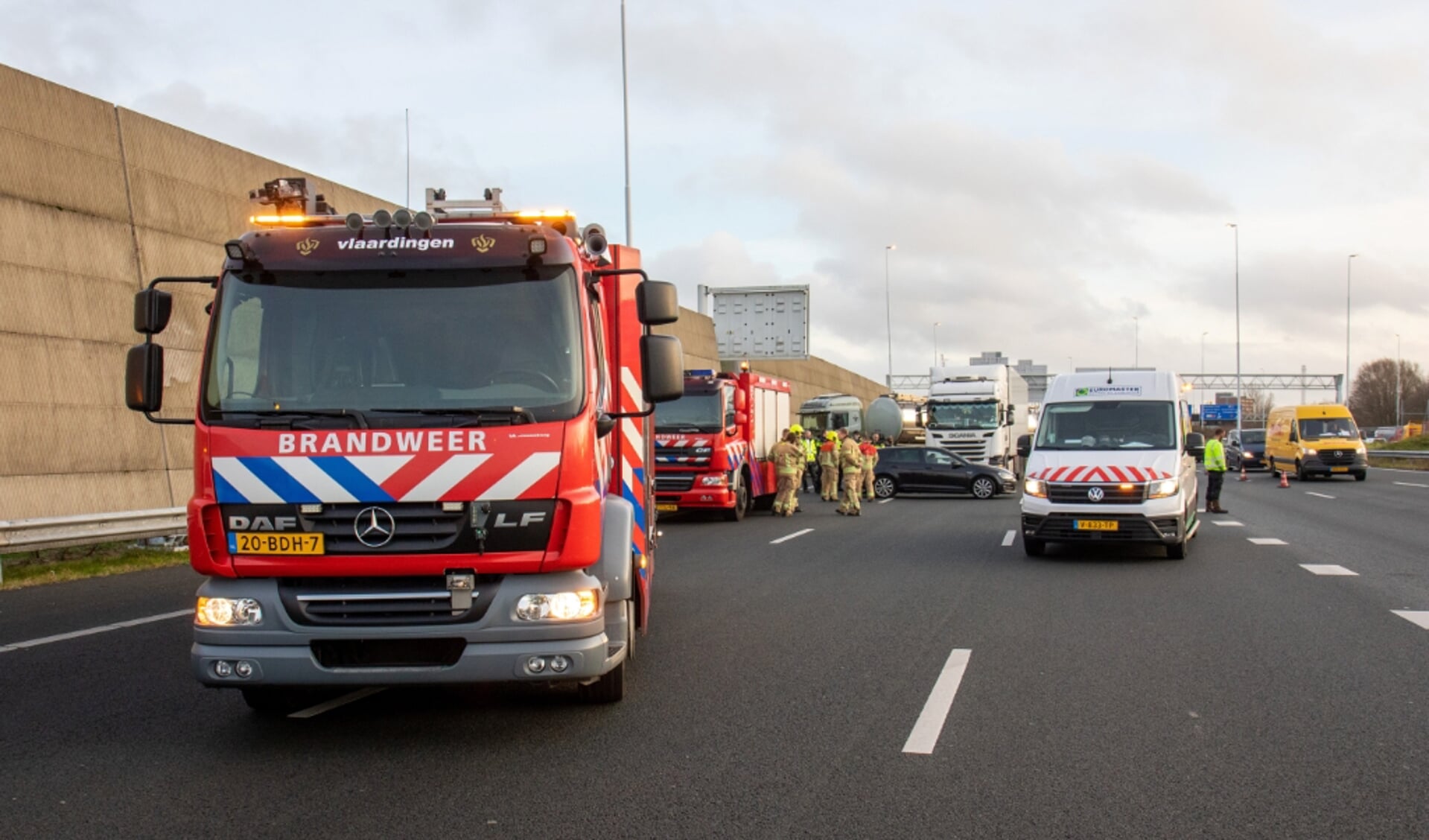 A4 dicht na ongeval auto-vrachtwagen Schiedam