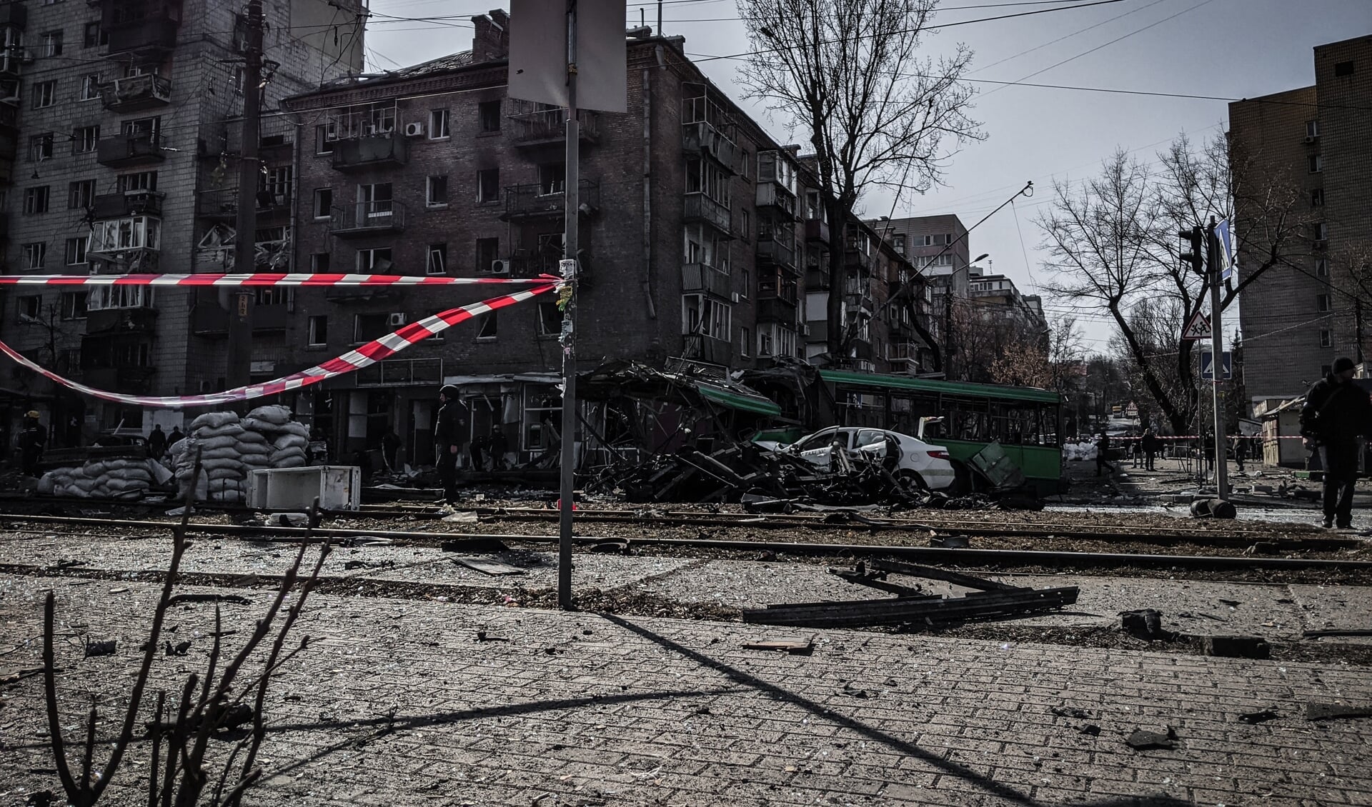 Verwoeste huizen in de Oekraïne. Oekraïners in Nederland staan stil bij het begin van de oorlog een jaar geleden.
