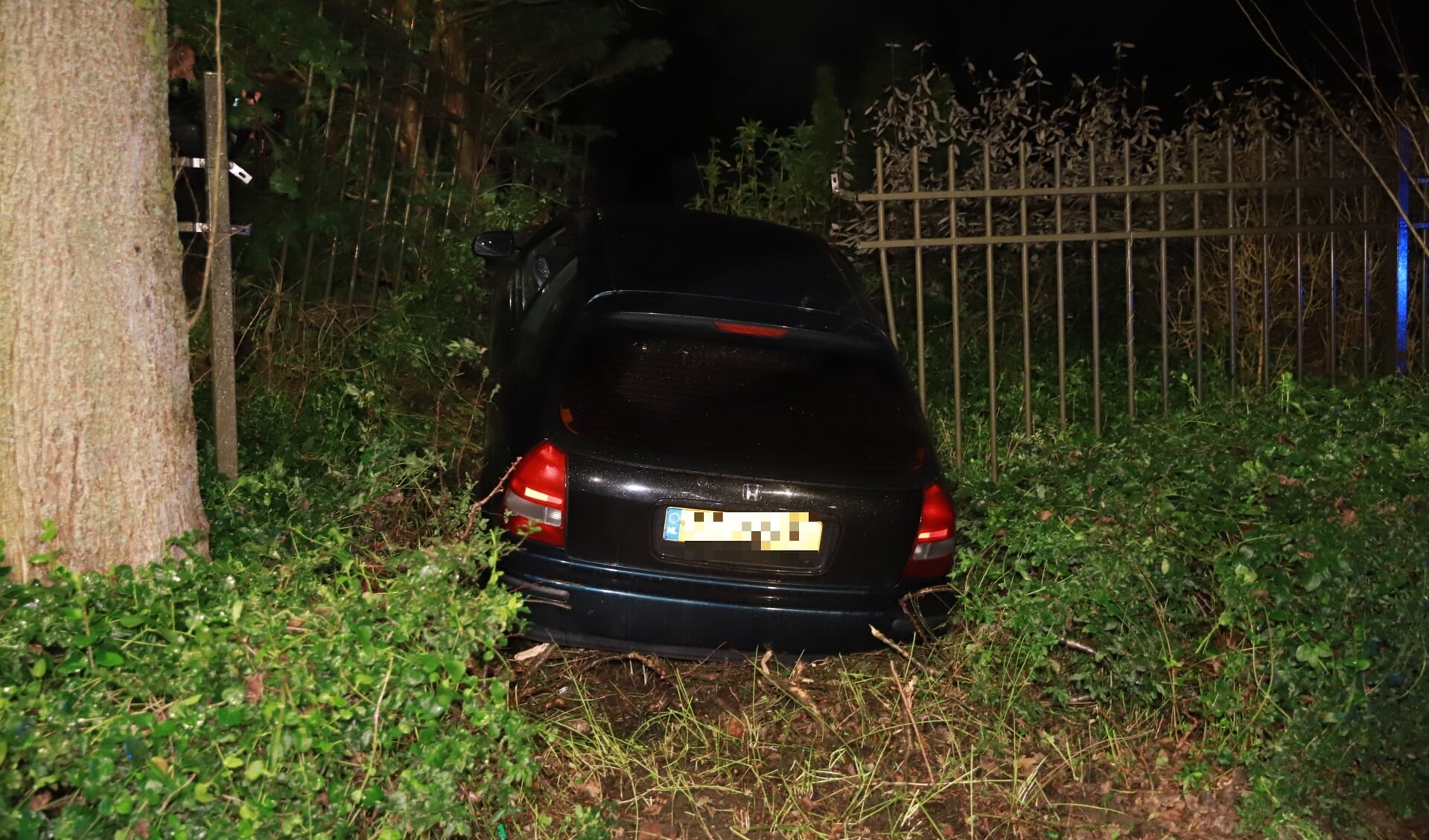 Automobilist raakt onwel en belandt op begraafplaats Molenweg Monster