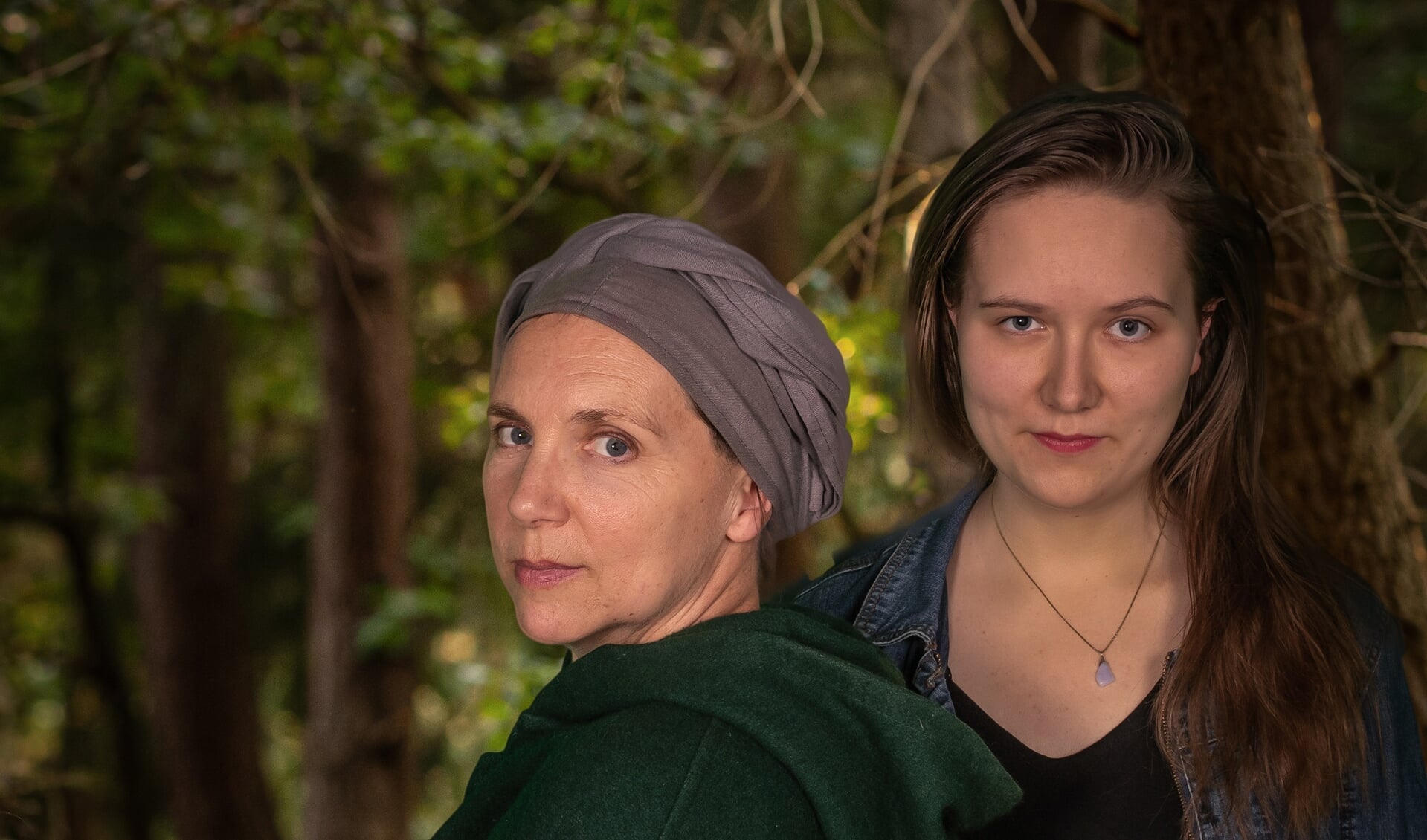 Manja Bedner en dochter Julia spelen 'De Heks van Almen'.