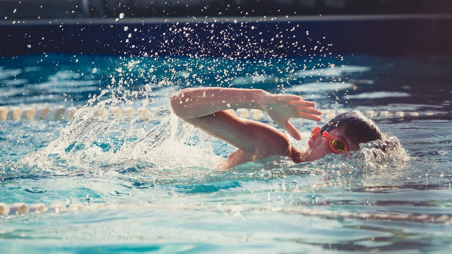 Gratis zwemactiviteiten voor kinderen tijdens het Pinksterweekend.