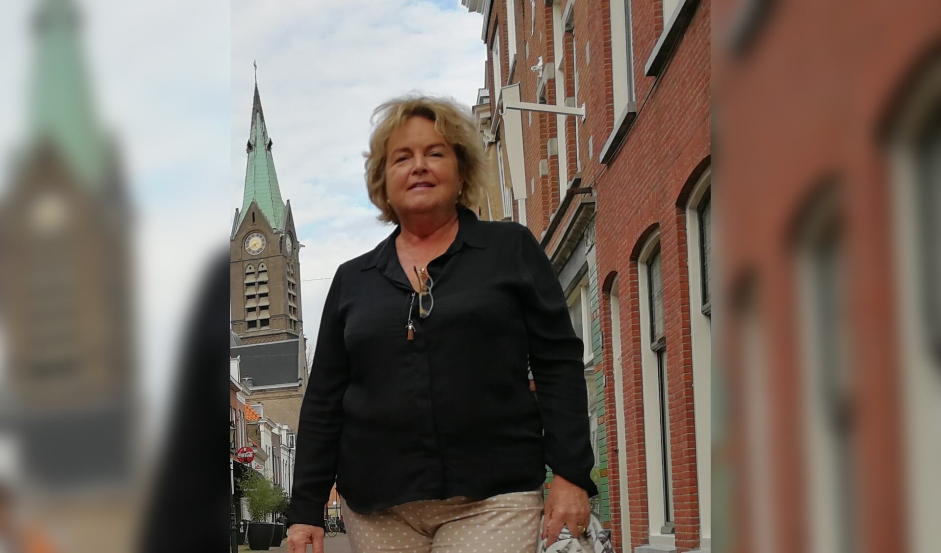 De motie van wantrouwen tegen het college van burgemeester en wethouders van raadslid Vera Kalf van StadsBelangen Vlaardingen kreeg in een tumultueuze raadsvergadering geen meerderheid.