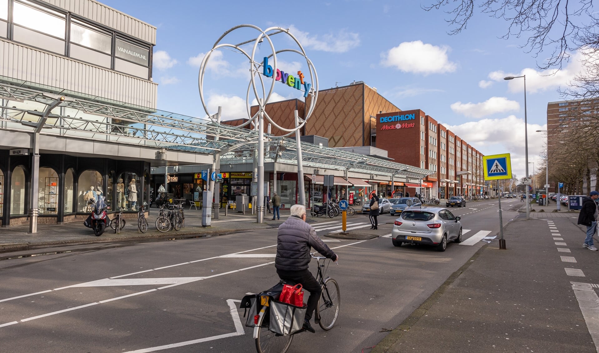 Media Markt  Winkelcentrum Boven 't Y