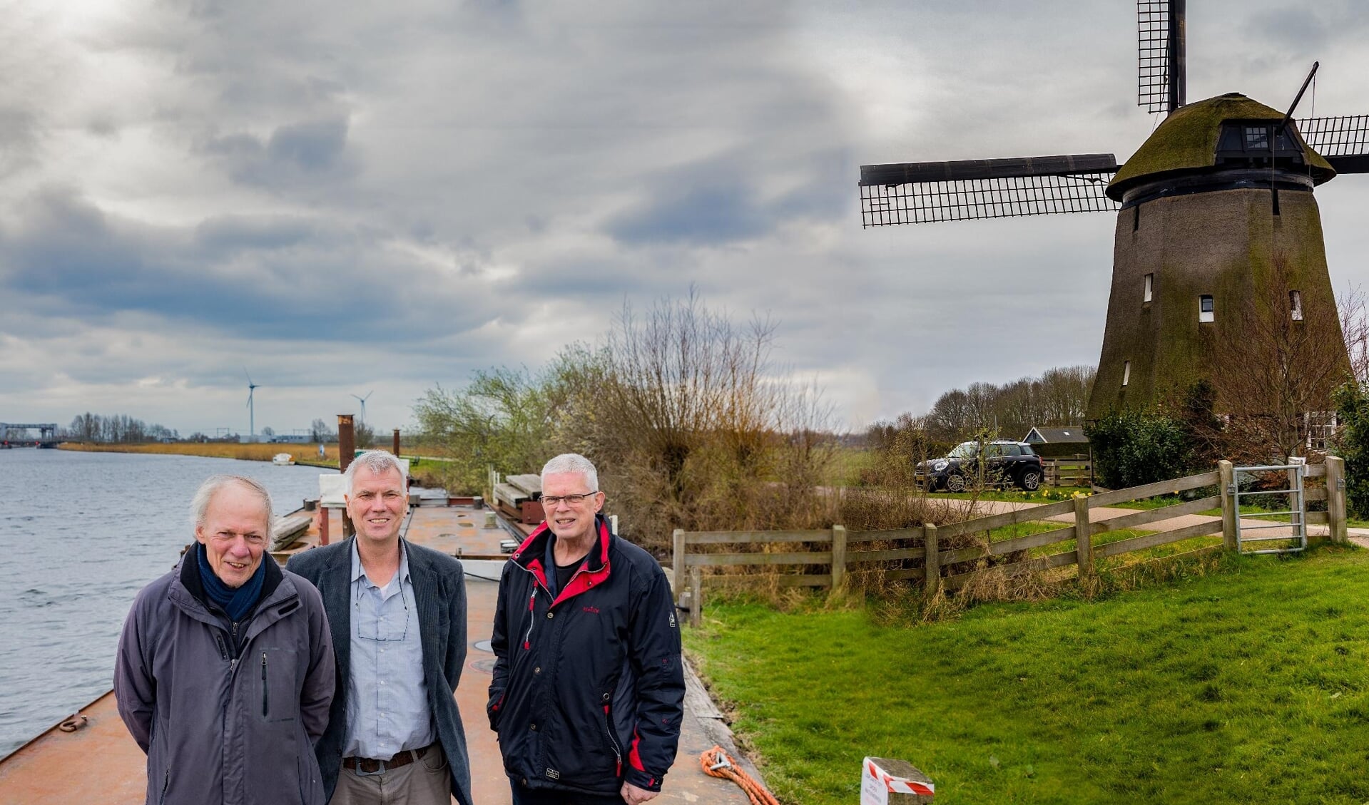 Vlnr. Klaas Zwart, Peter Oudhuis en Piet Glas vinden dat het tijd wordt voor een eigen duurzame energiecoöperatie in Dijk en Waard.