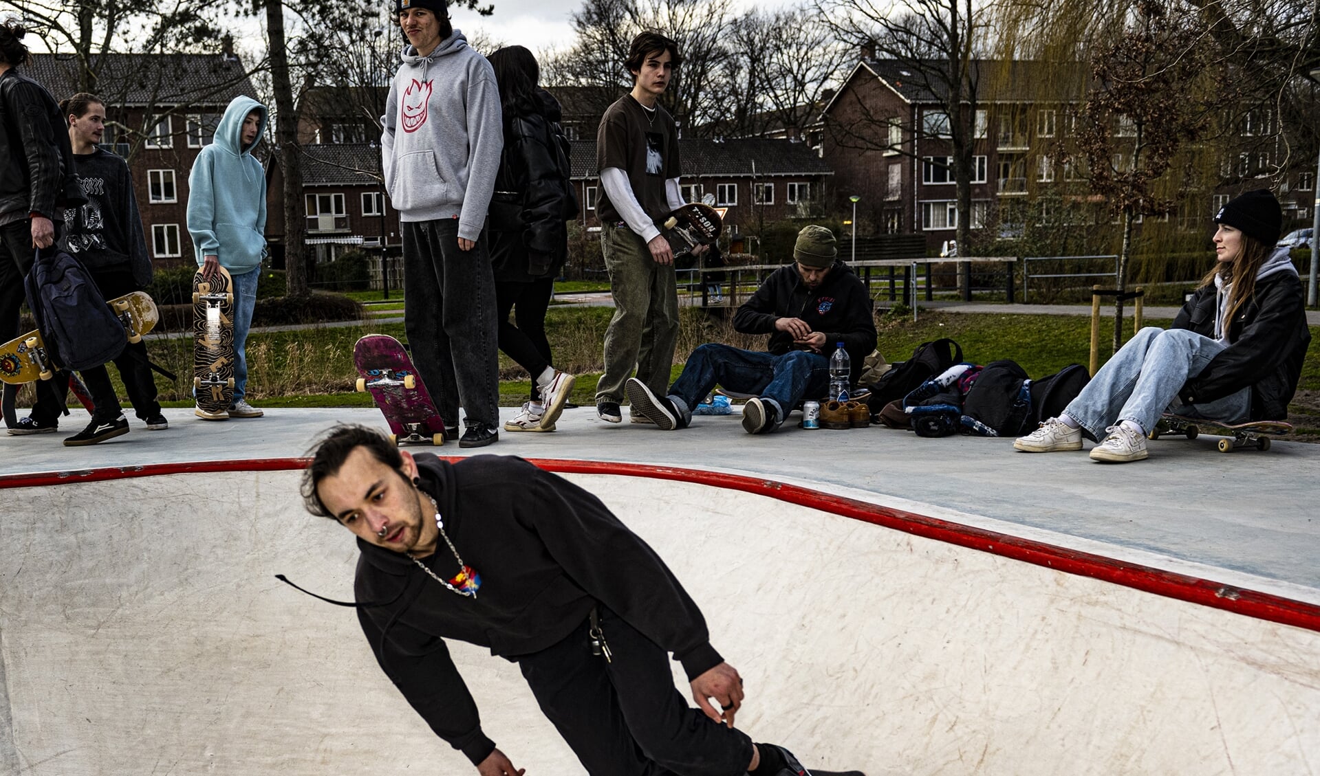 De nieuwe skatebaan aan de Treubstraat trekt nu al enorm veel jongeren uit Rijswijk - en de regio.
