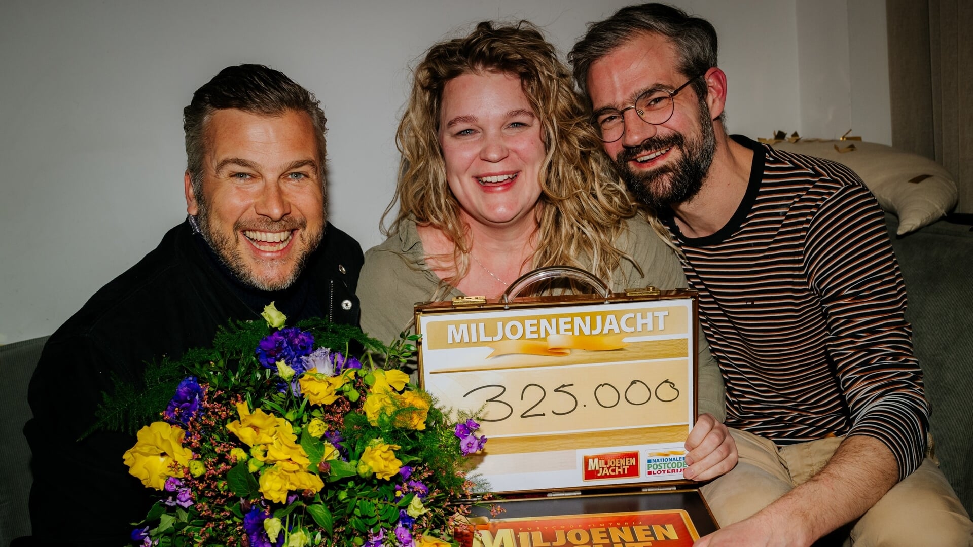 Coen en zijn partner Calista uit Hoorn winnen 325.000 euro tijdens Postcode Loterij Miljoenenjacht.