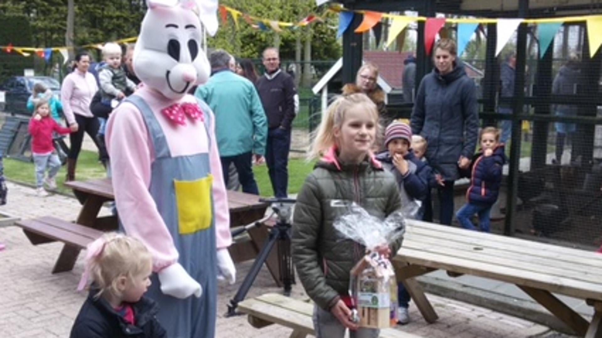 Op eerste paasdag kunnen de kinderen paaseieren zoeken bij Kinderboerderij Jong Leven. 