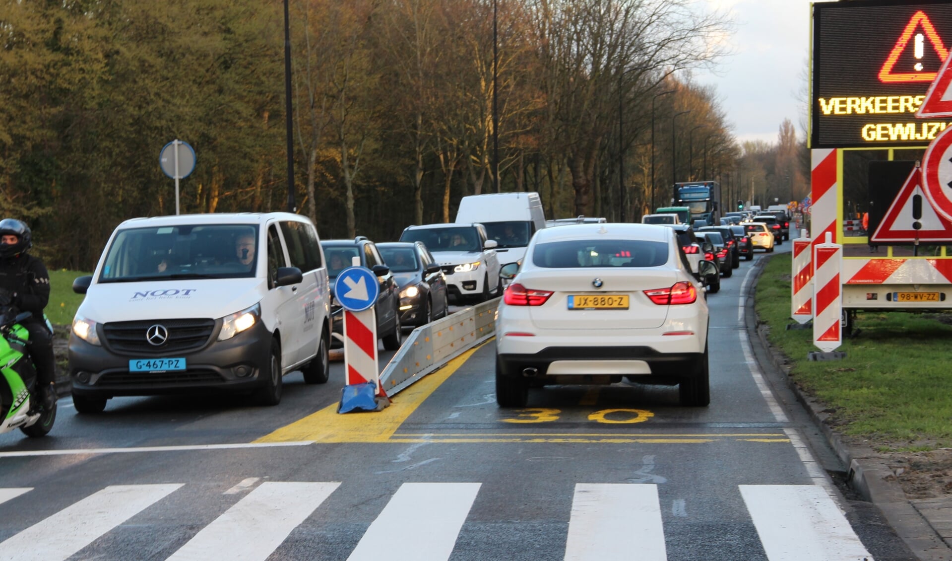 Maandagochtend 27 maart vanaf 6.00 uur wordt de rijbaan richting Den Haag gebruikt door het verkeer in beide richtingen. 