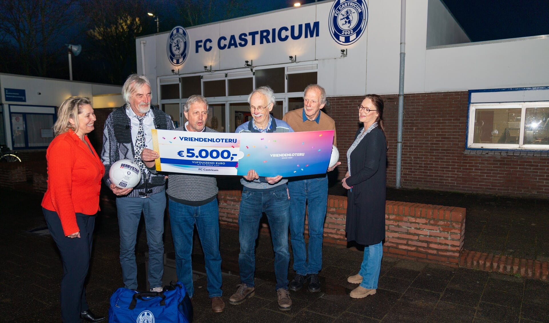 VriendenLoterij steunt FC Castricum met 5.000 euro.