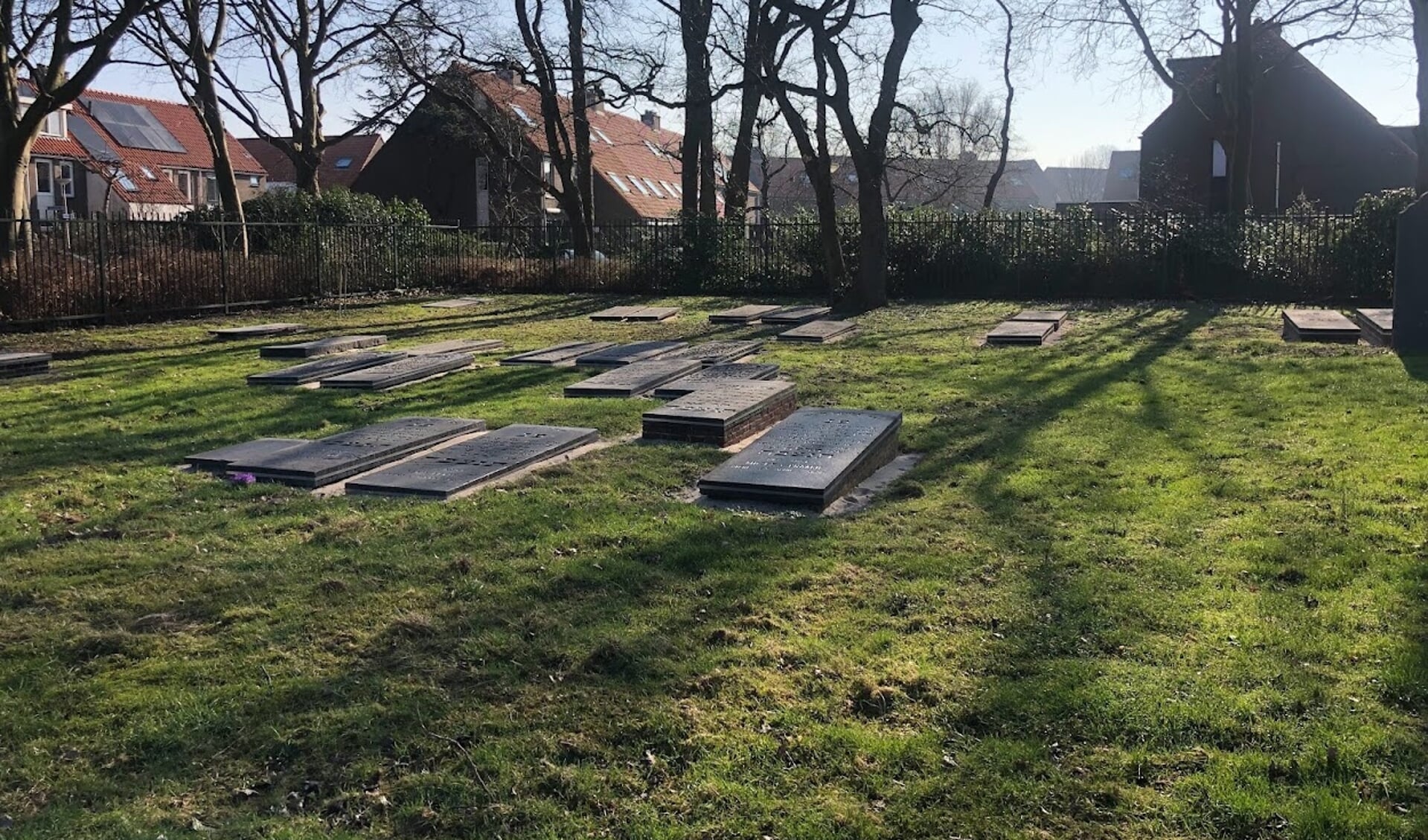 De Joodse begraafplaats is opgeknapt.