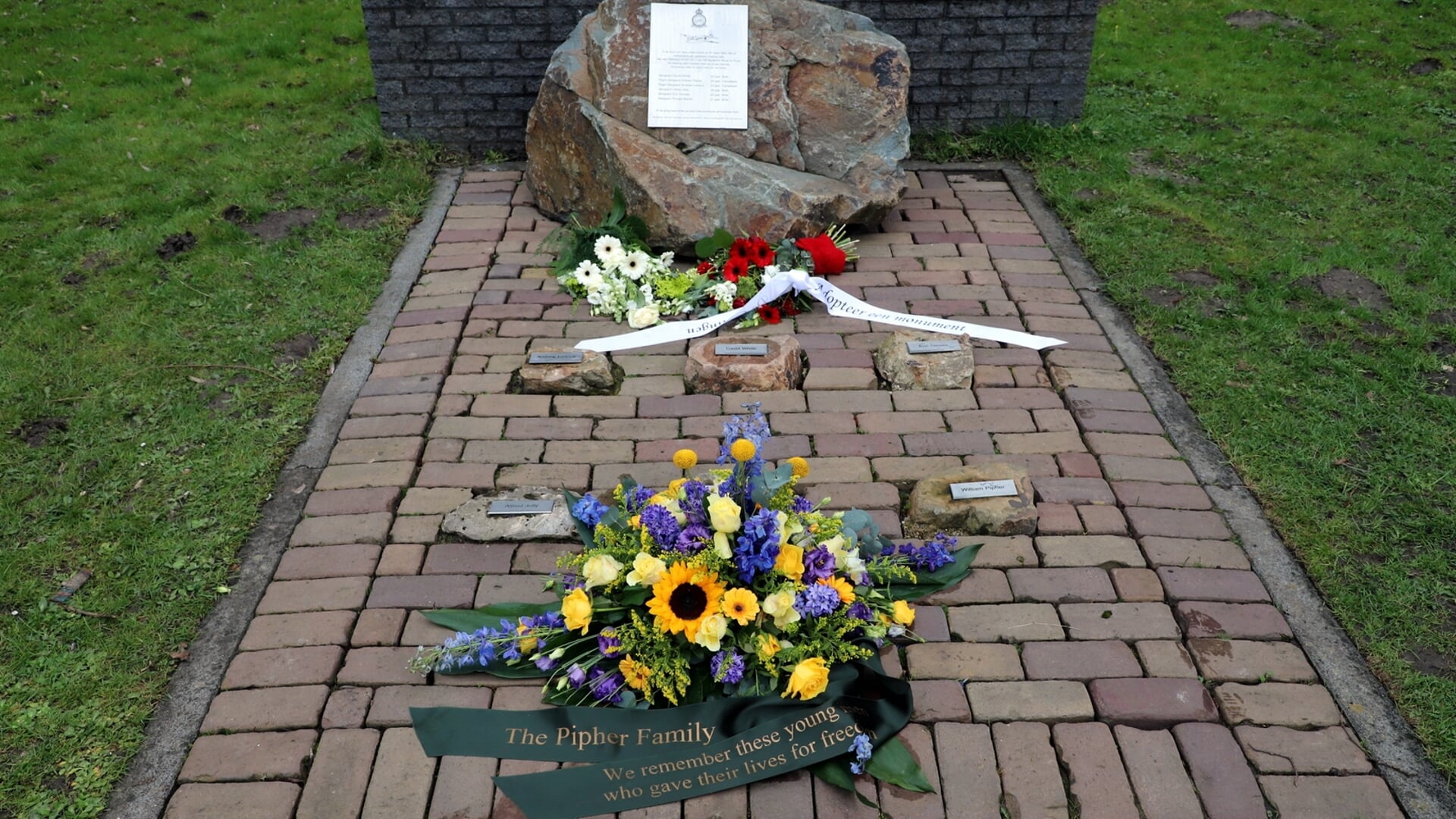 Bloemen bij het Wellington monument.