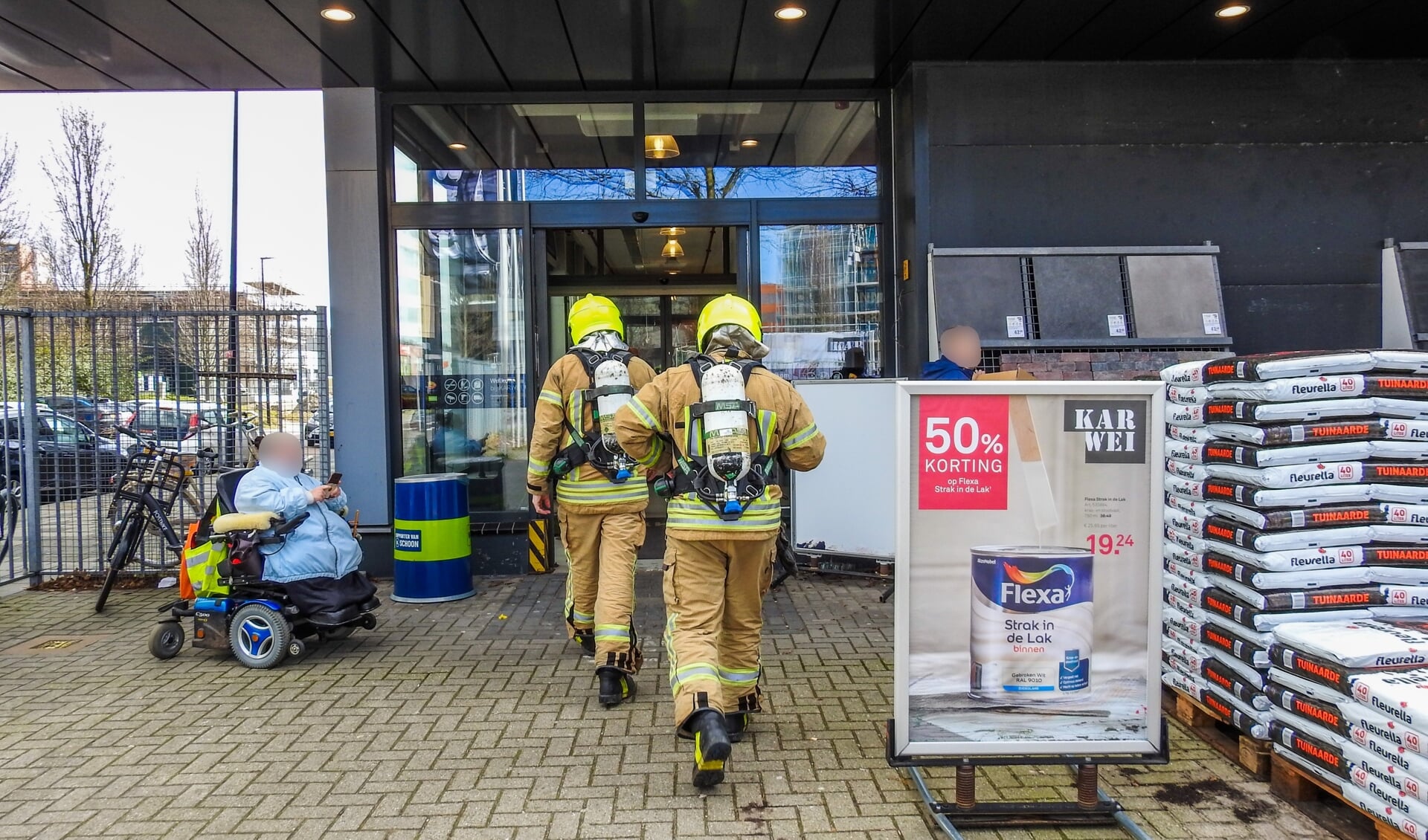 Bouwmarkt Karwei in Maassluis ontruimd nadat medewerkers kampen met hoofdpijnklachten