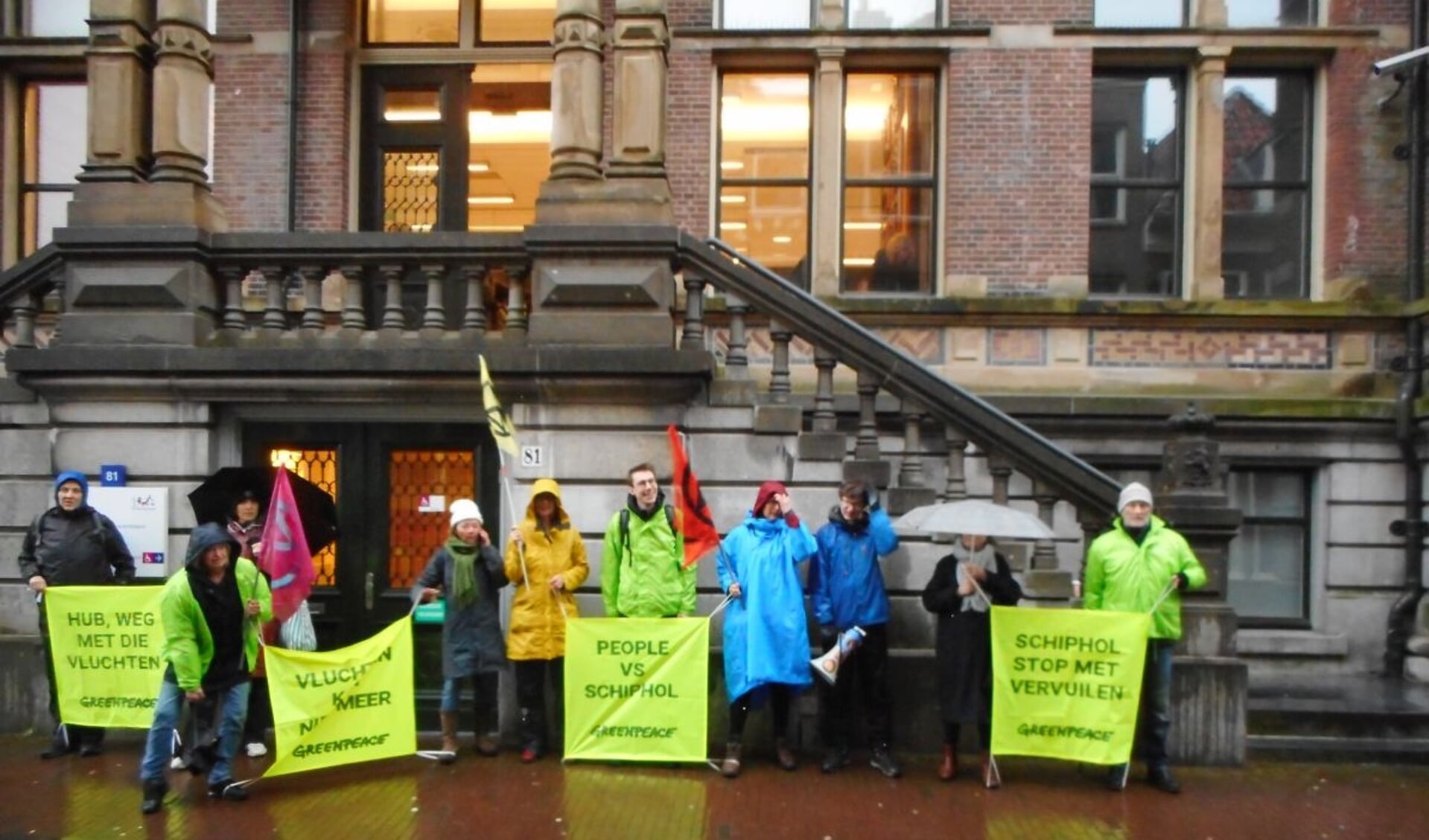 Demonstratie Greenpeace en Extinction Rebellion voor krimp Schiphol