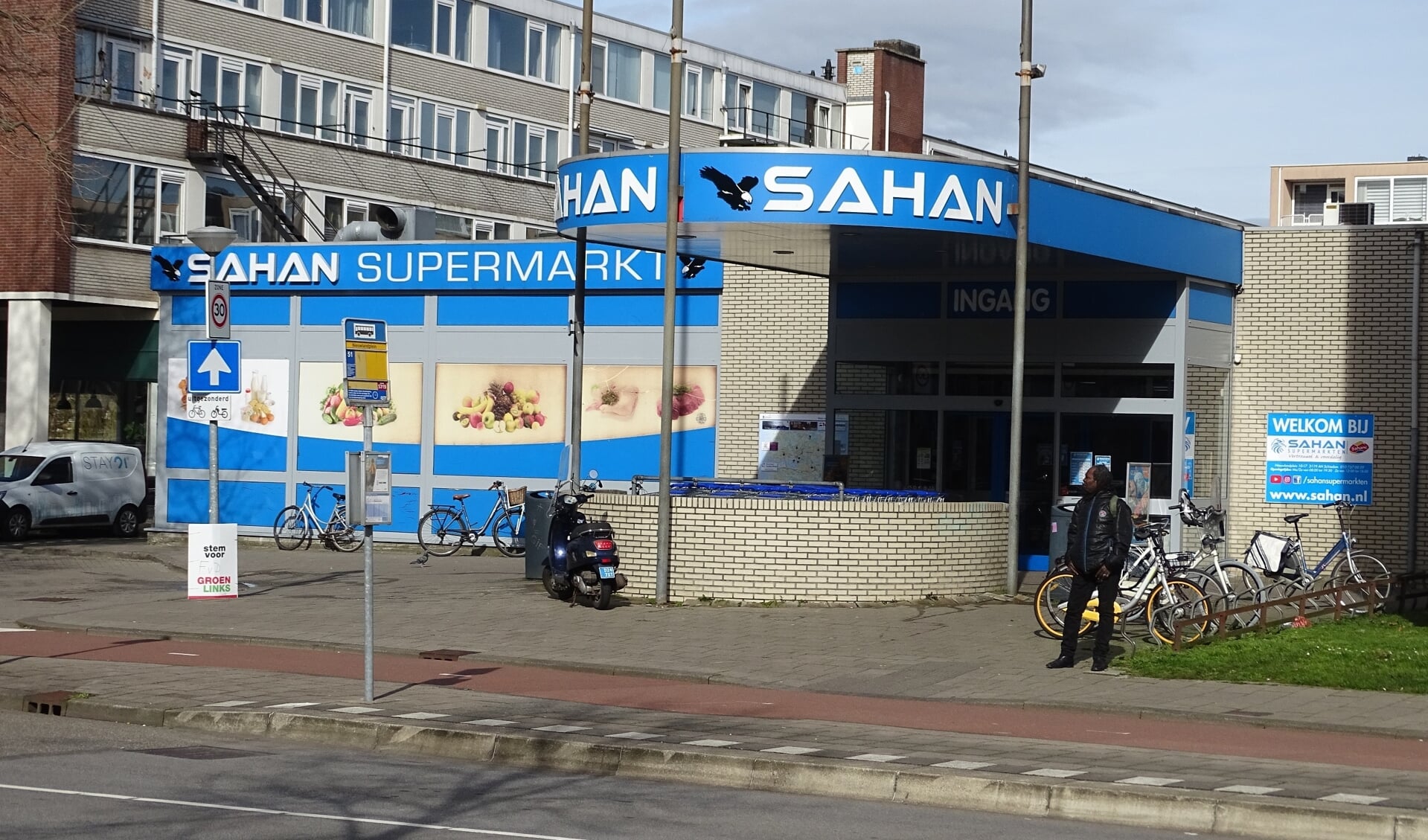 Sahan Supermarkt heeft al zeven vestigingen, waaronder één op het Nieuwlandplein in Schiedam. (Foto: UWM)