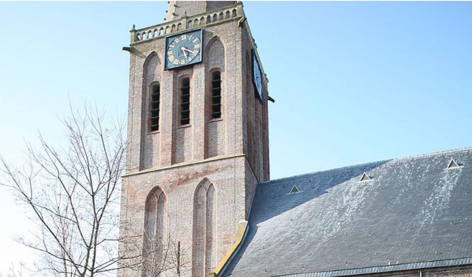 Aan de toren van de Bonifaciuskerk wordt groot onderhoud gepleegd tot half september.