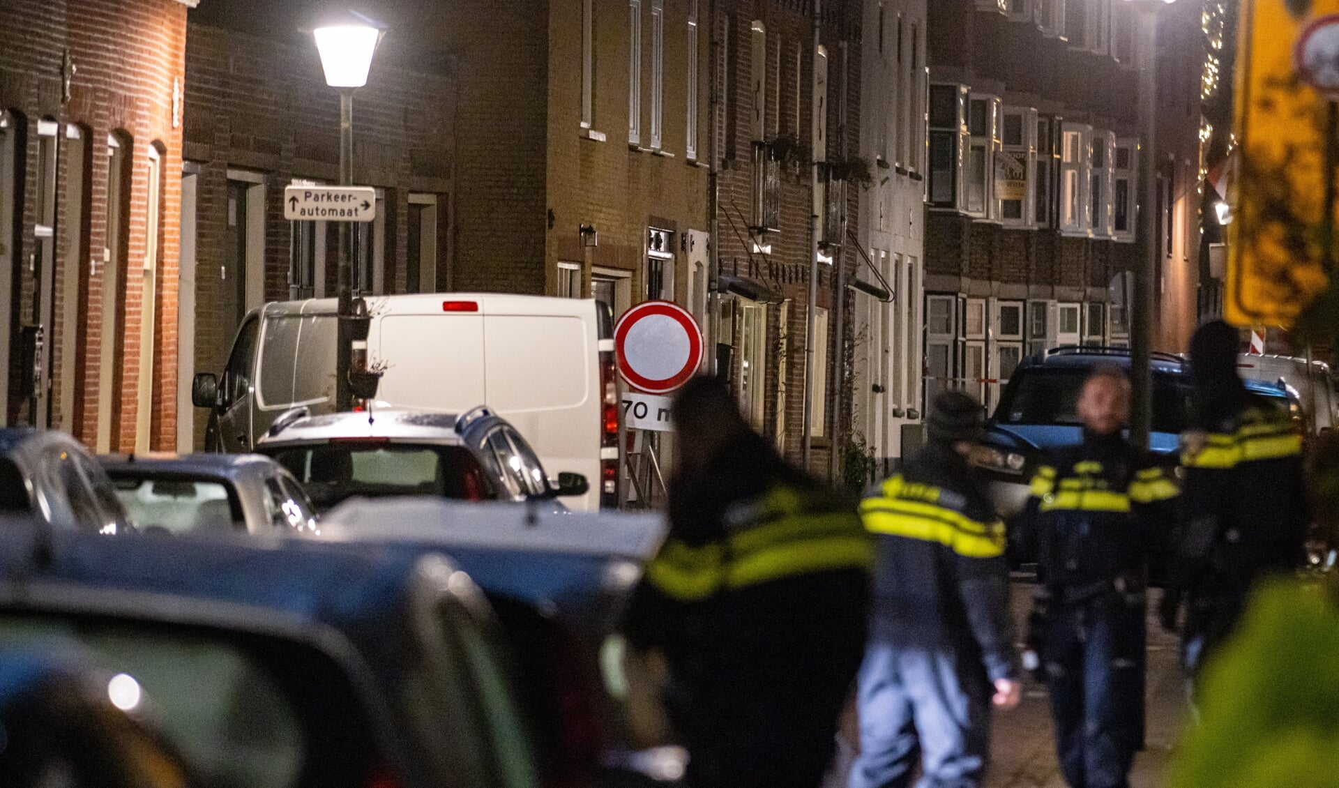 Vier aanhoudingen en explosief in bestelbus gevonden na verdachte situatie Bleekstraat Vlaardingen