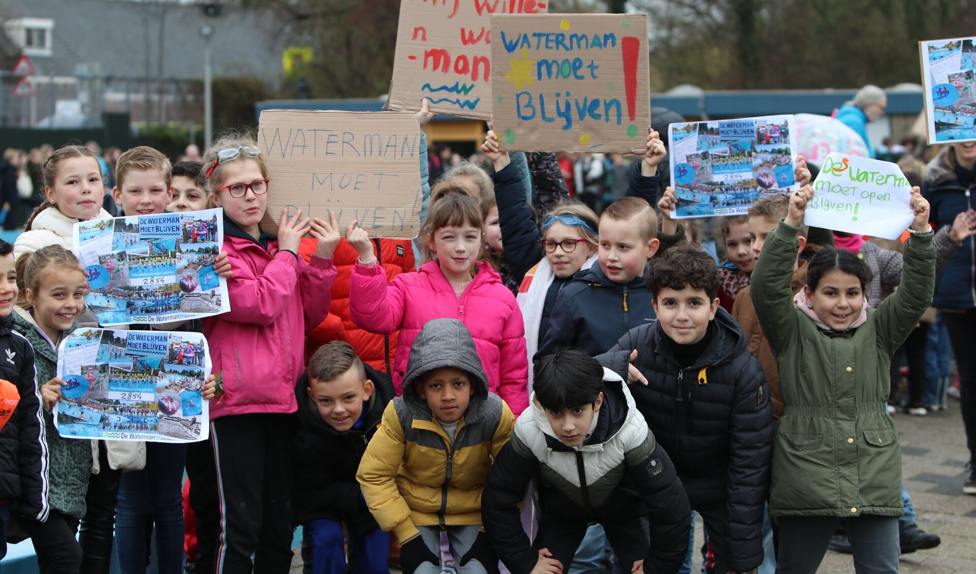 Kinderen van basisscholen De Kyckert en Mariaschool te Wateringen voeren actie voor De Waterman.