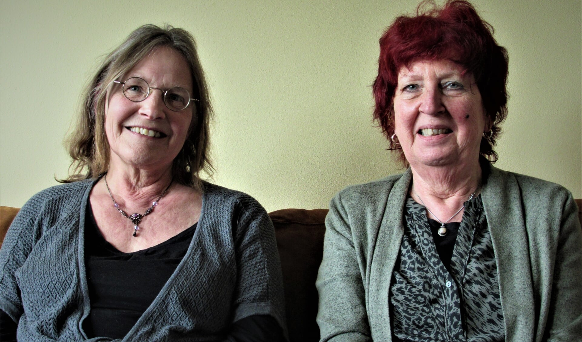 Ineke Groenewegen en Toni Keijzer doen al sinds respectievelijk 1973 en 1981 vrijwilligerswerk voor Amnesty Maassluis.