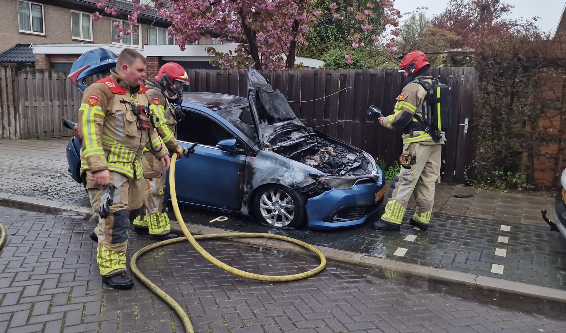 Detecteren Ontvangende machine knelpunt Auto in brand gestoken in Zaandam, fles spiritus aangetroffen | Al het  nieuws uit Zaanstad