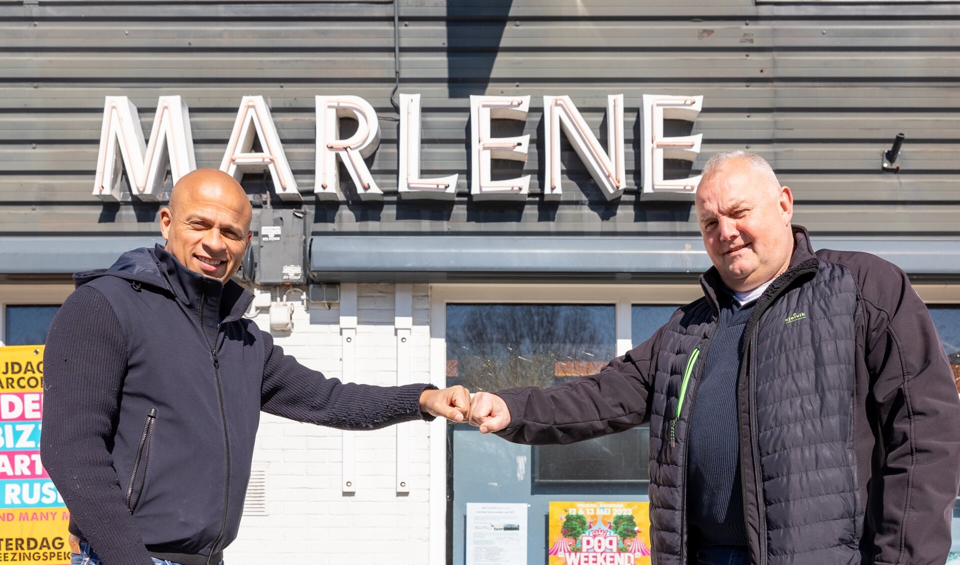 Kenneth Goudmijn (l) en Ad Molenaar. 'Kenneth is heel belangrijk geweest voor FC Marlène. Mede dankzij hem werden we een professionele organisatie die kon meestrijden om de prijzen.'