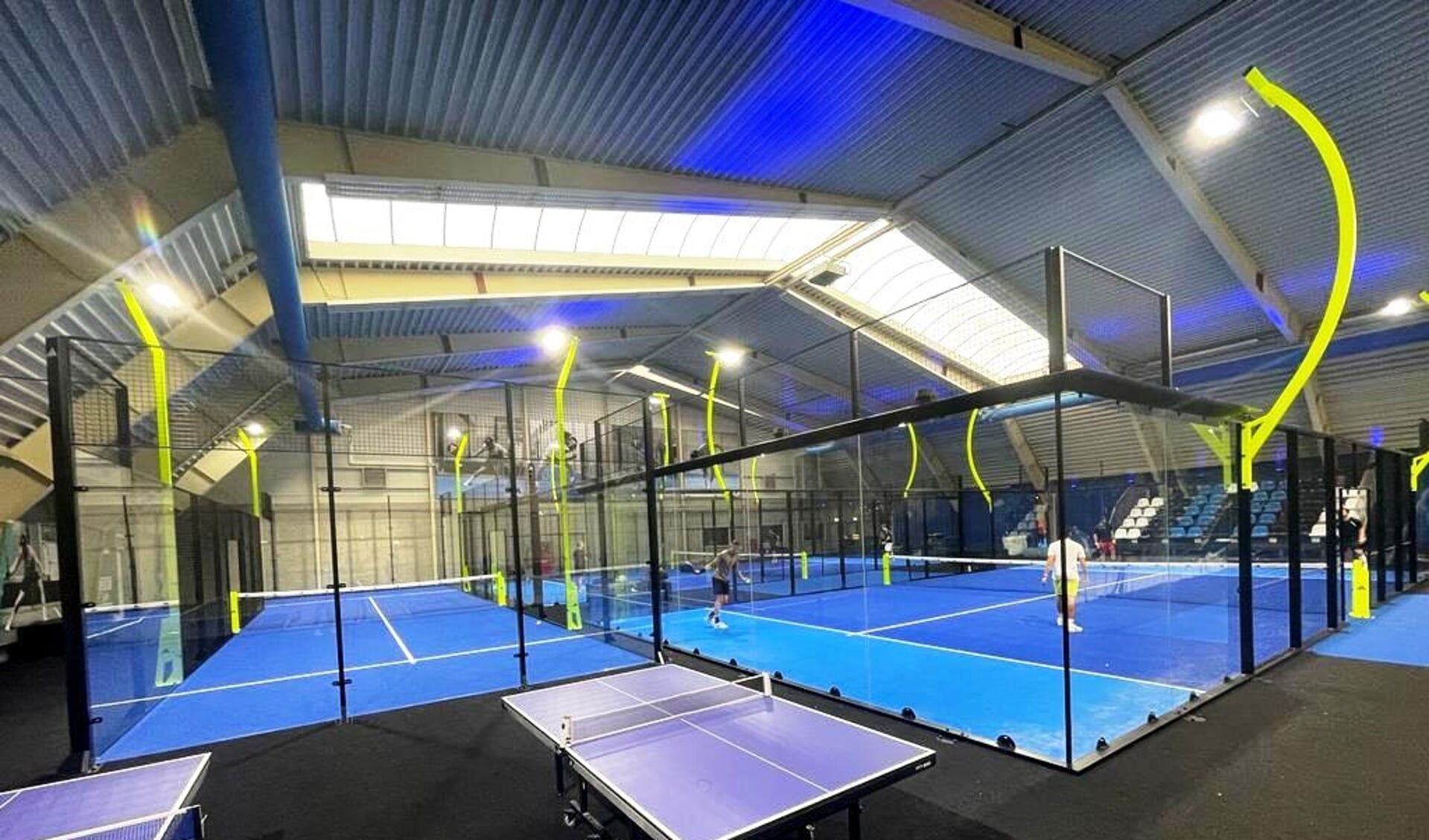Bij Racketsport Schiedam kan niet alleen padel en tennis gespeeld worden, maar sinds kort ook tafeltennis, badminton en pickleball, 