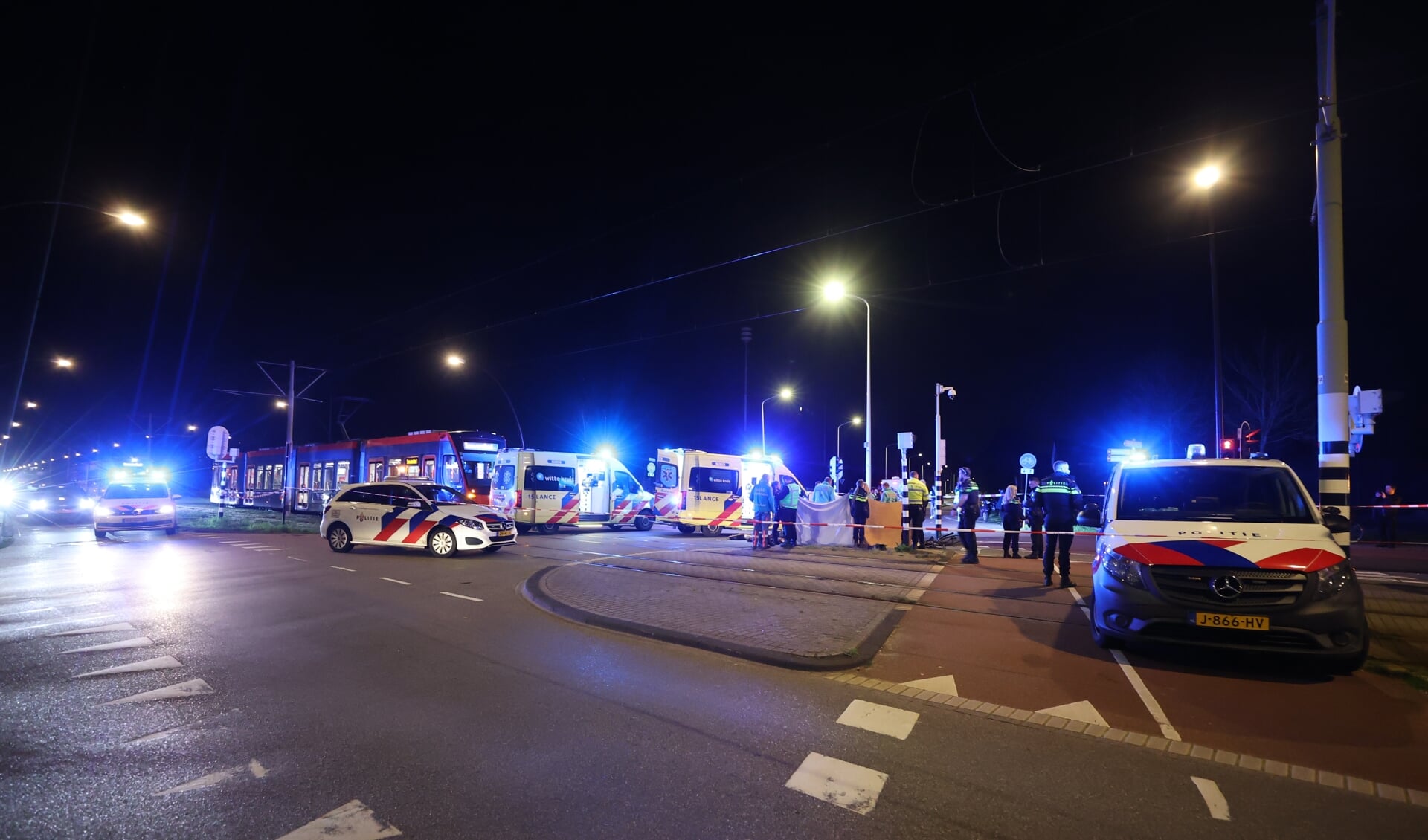 Fietser (19) overleden na aanrijding met tram op de Laan van Wateringse Veld