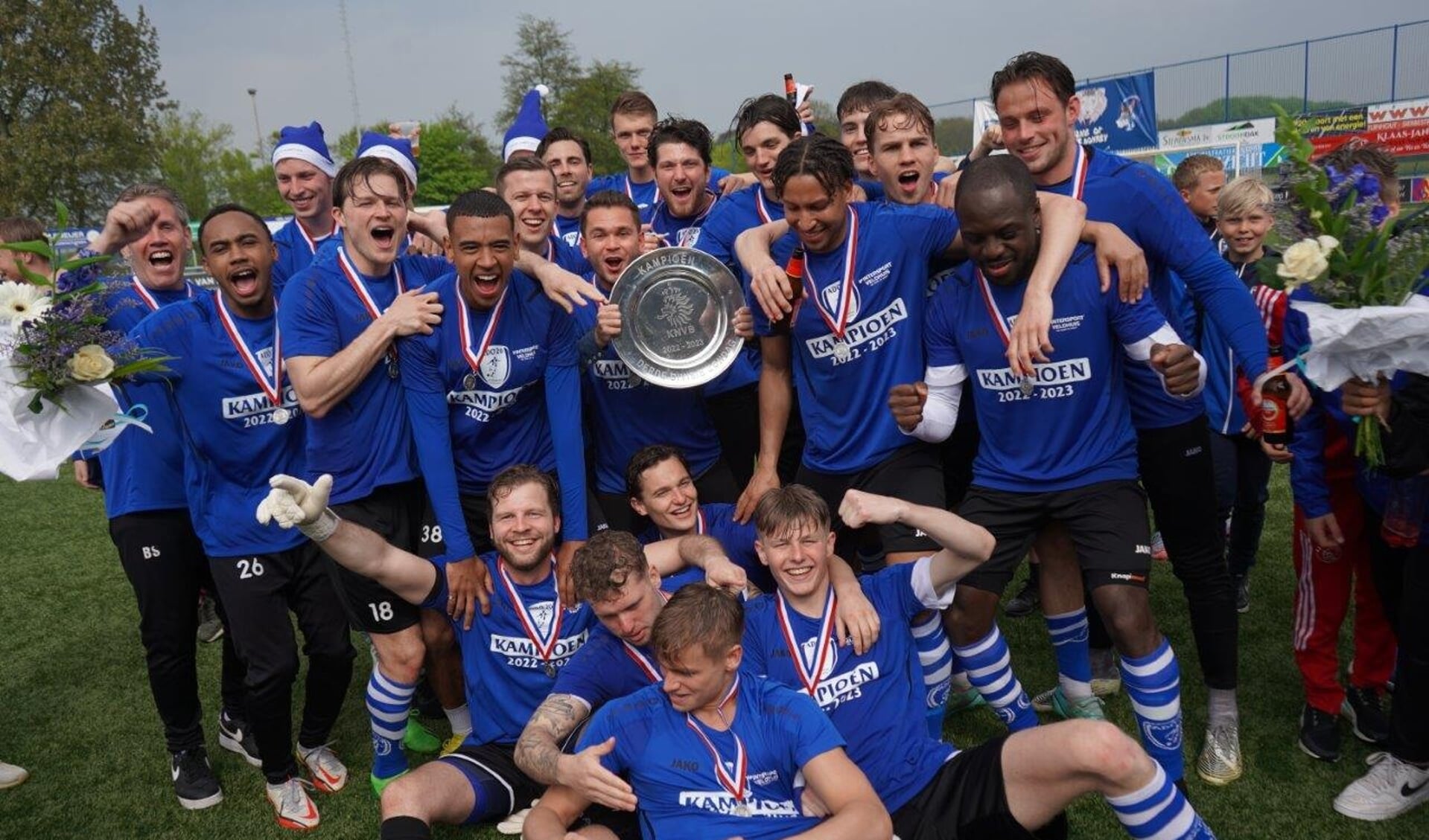 ADO'20 is kampioen van de zondag Derde Divisie en promoveert naar de Tweede Divisie, de hoogste afdeling van het amateurvoetbal in Nederland.