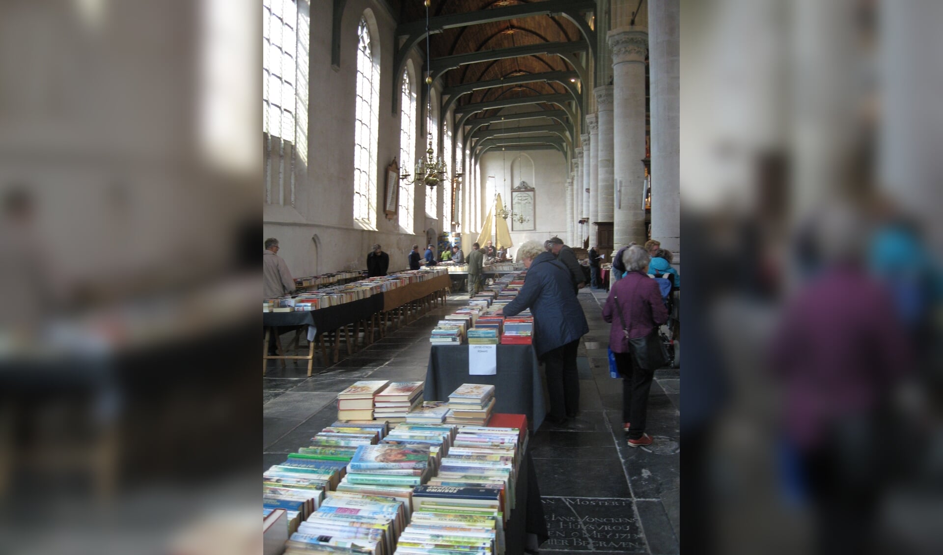 Ontdek een gevarieerde selectie aan boeken, strips, tijdschriften, (land)kaarten en oude boeken.