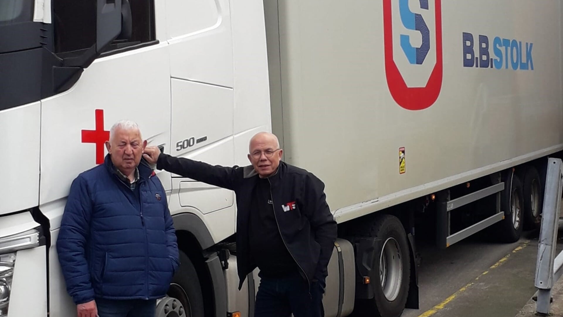 Vrijwillige chauffeurs Willem en Erwin hebben al meerdere vrachten met levensmiddelen gebracht naar Oekraïne, maar nog steeds is er hulp nodig.