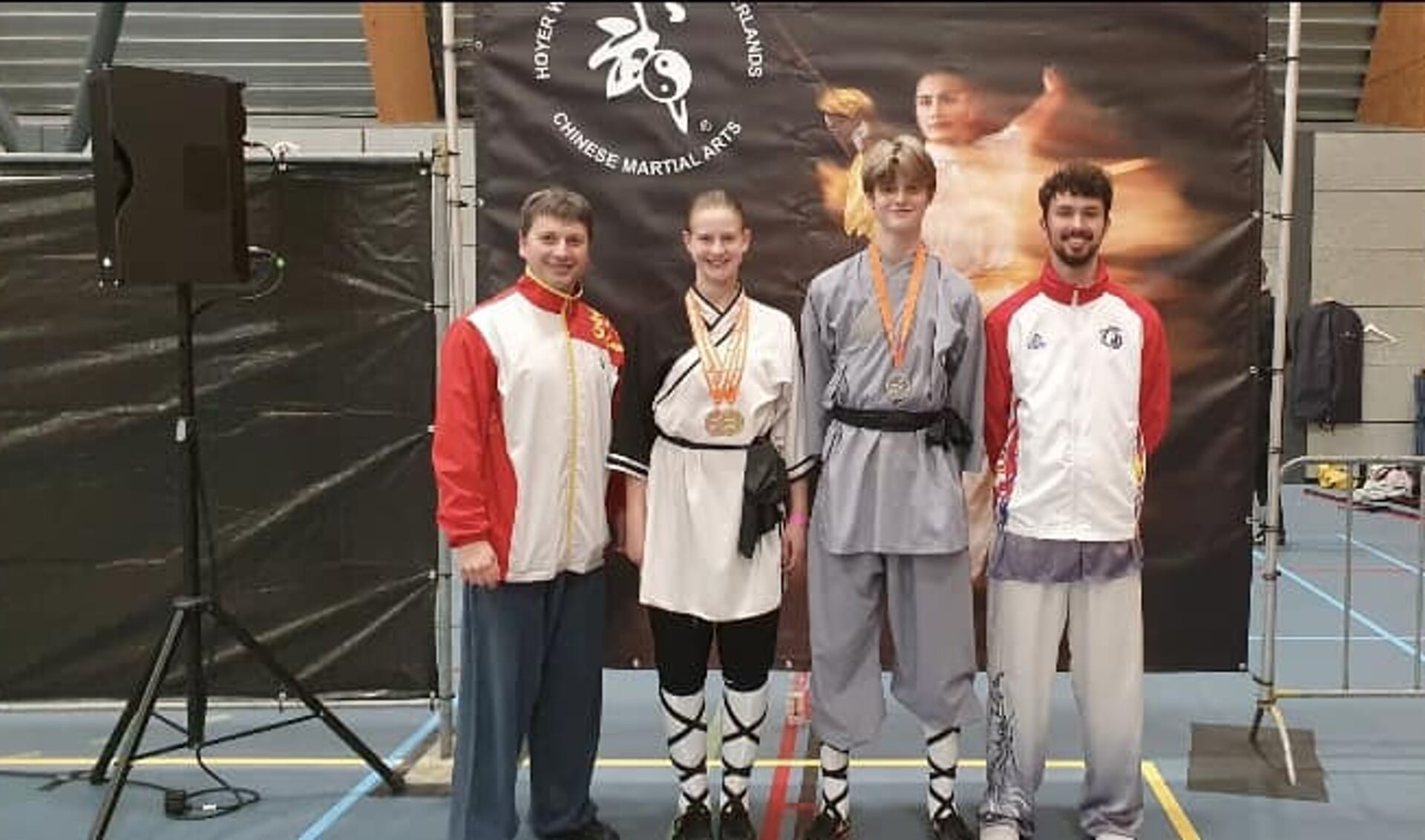 De succesvolle equipe van  Danla Shaolin Gongfu met de behaalde medailles.